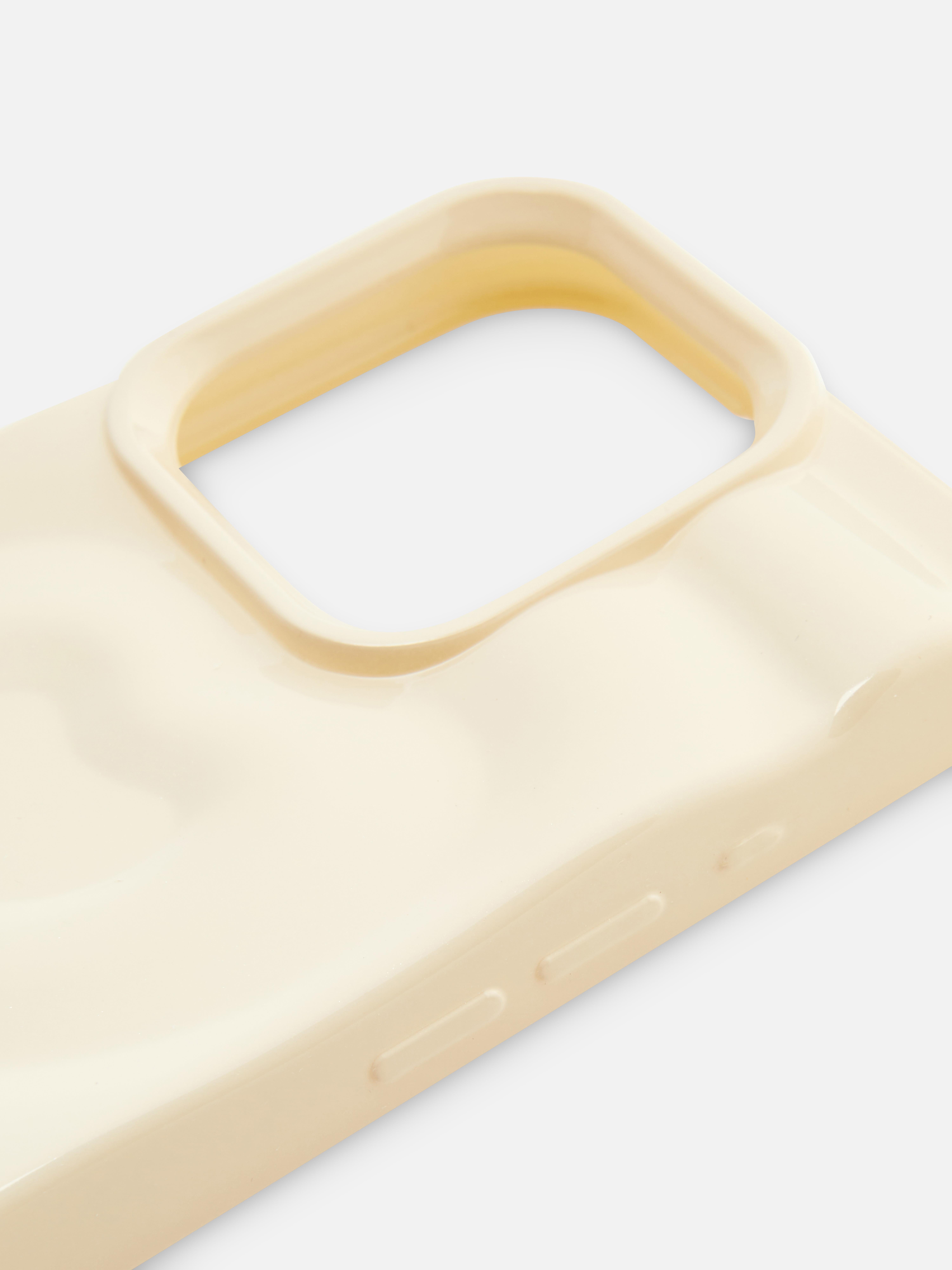 Husă de telefon cu o inimă O husă de telefon cu un exterior în formă de inimă în relief