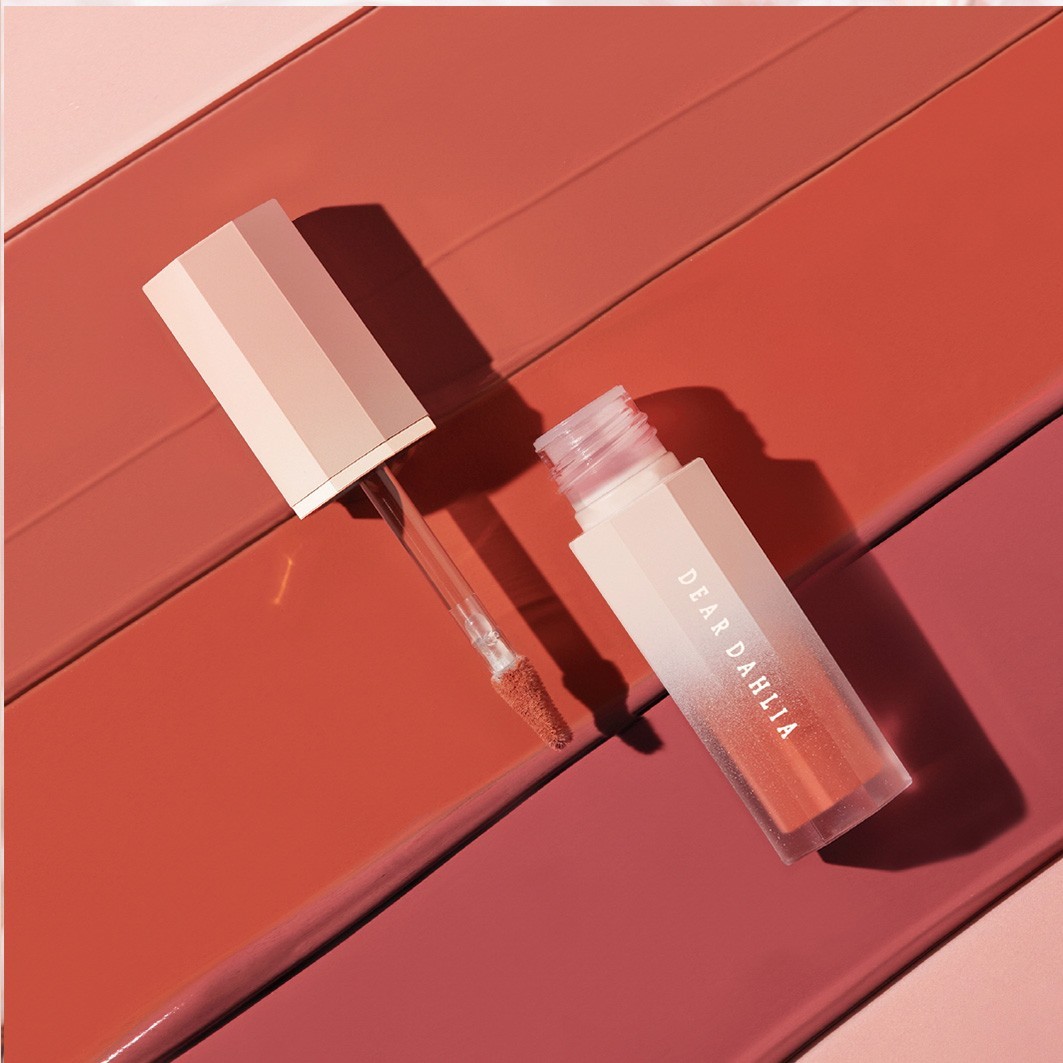 Dear Dahlia Petal touch plumping lip velour