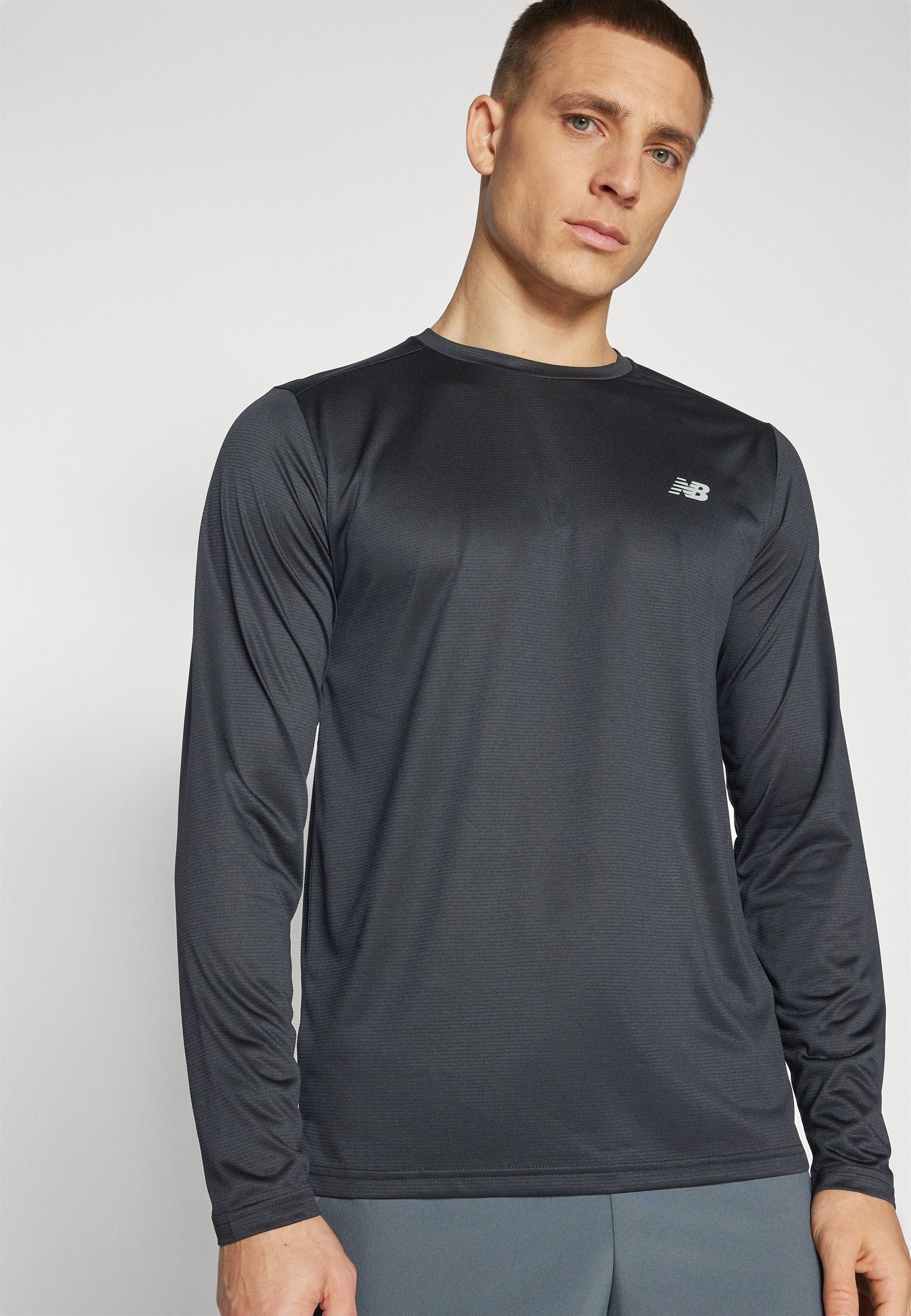 New Balance SPORT ESSENTIALS LONG SLEEVE - Bluzka z długim rękawem - czarna