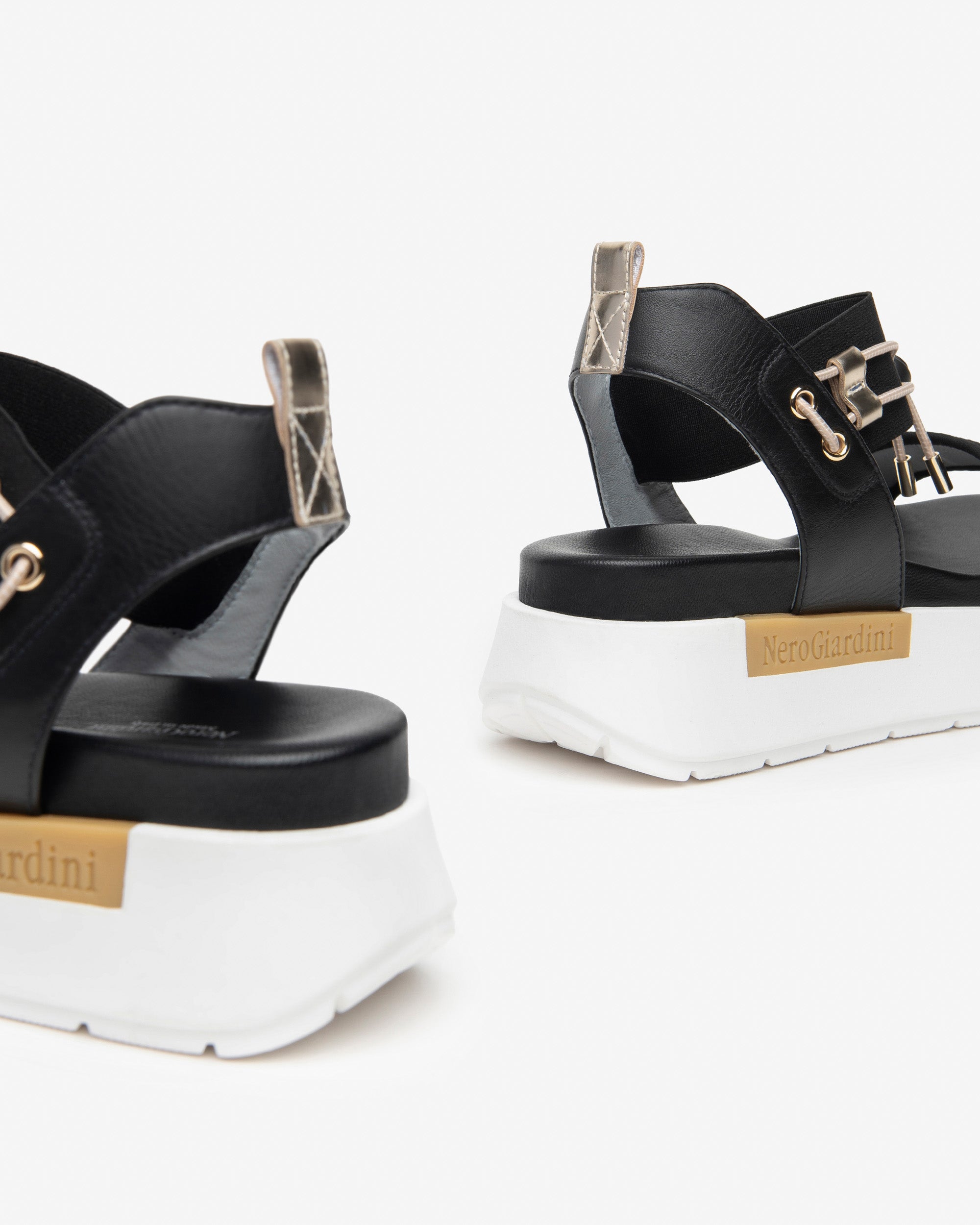  Damen-Sandalen aus Leder und Canvas