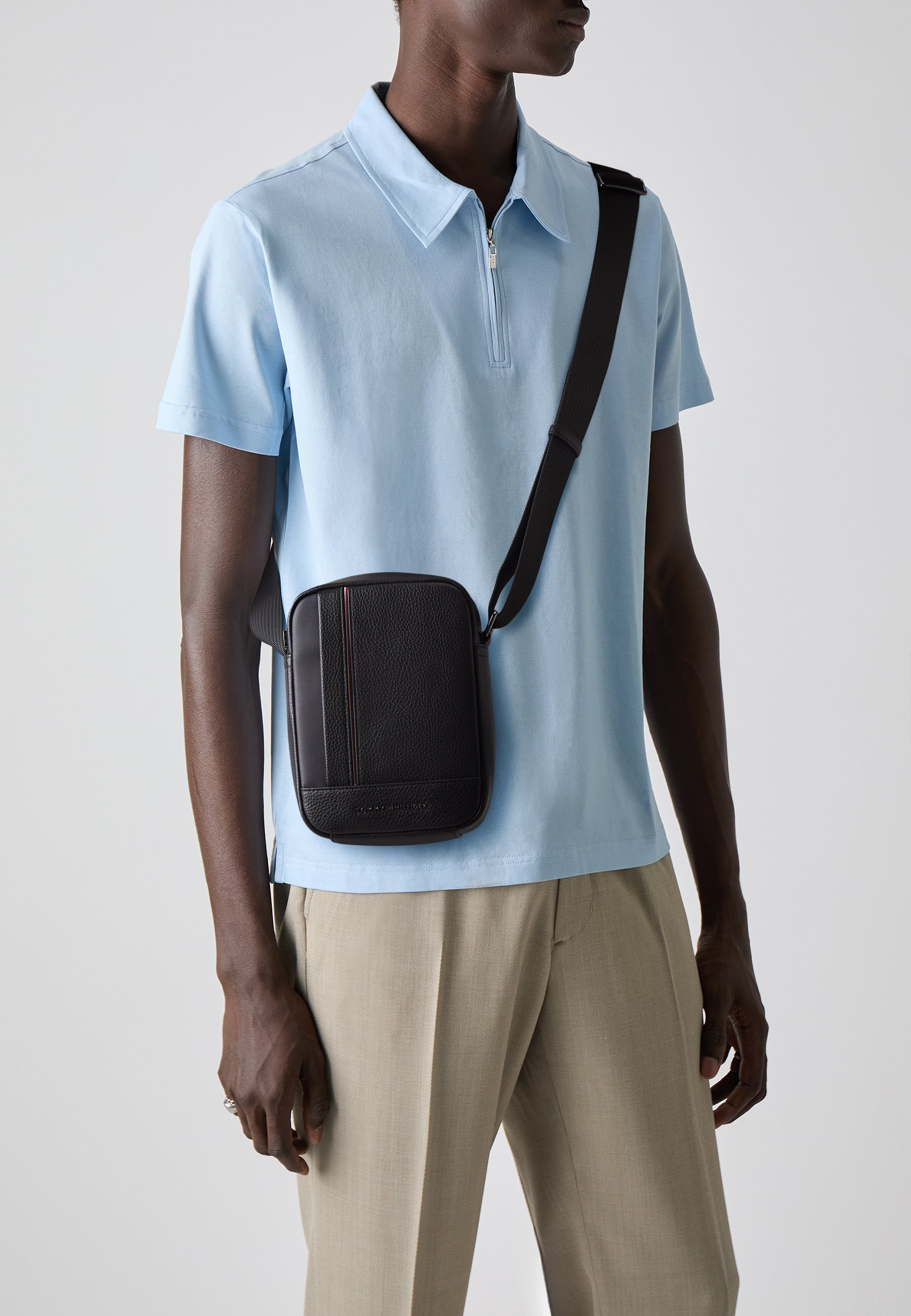 Tommy Hilfiger CENTRAL MINI REPORTER - Crossbodytas - zwart