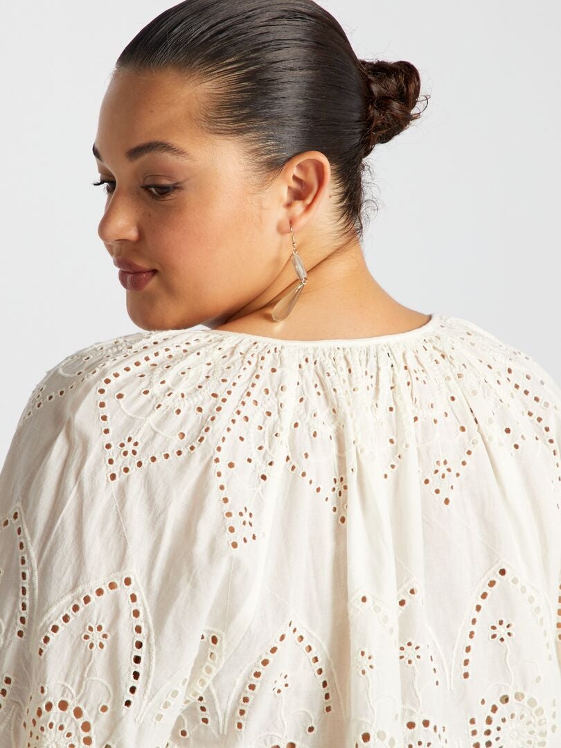 Blouse met wijde pijpen en Engelse borduursteek - WIT