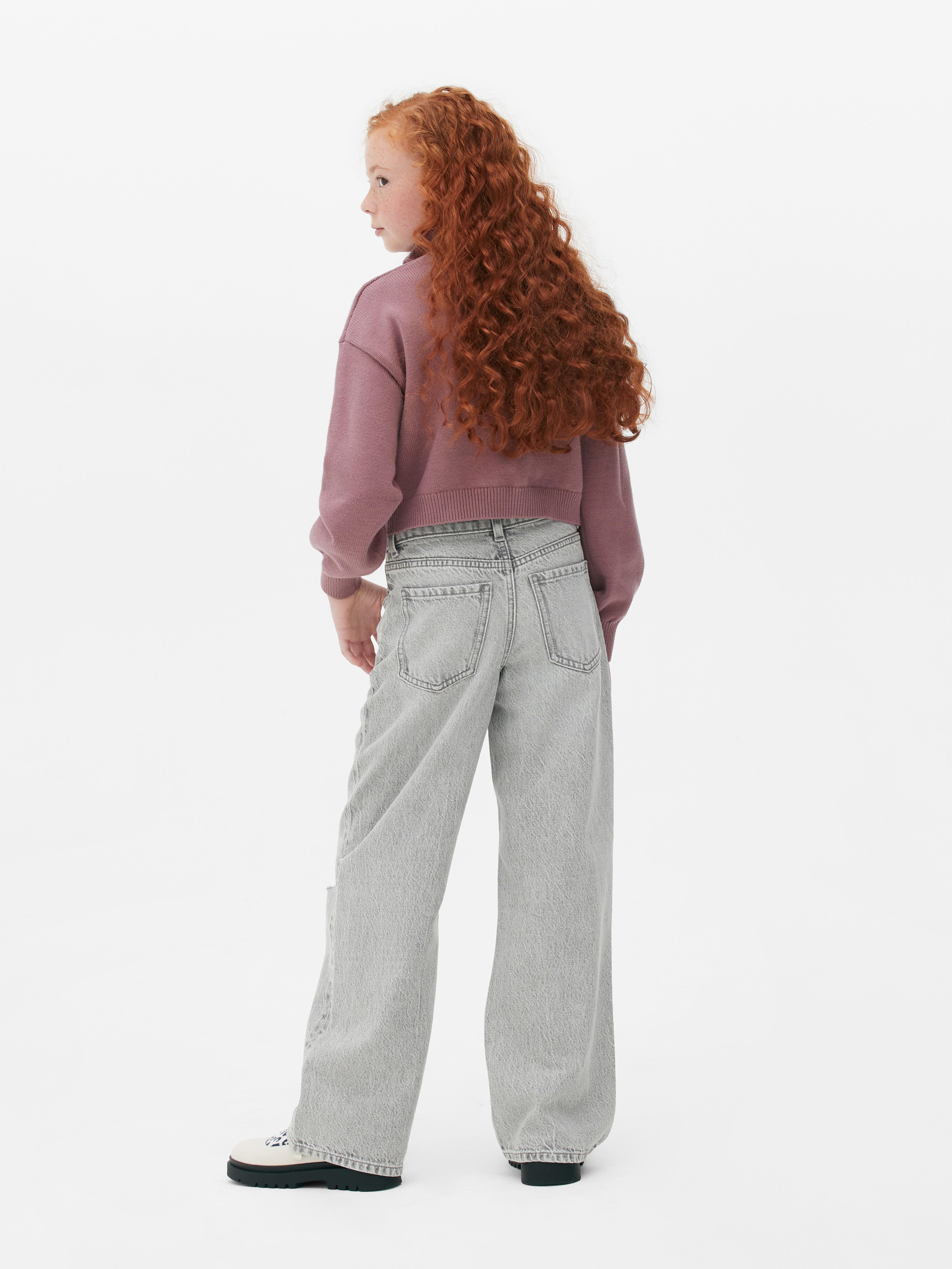 Blugi cu croială largă și crăpături. Acești blugi cu croială largă ar putea deveni noul lor favorit din denim.