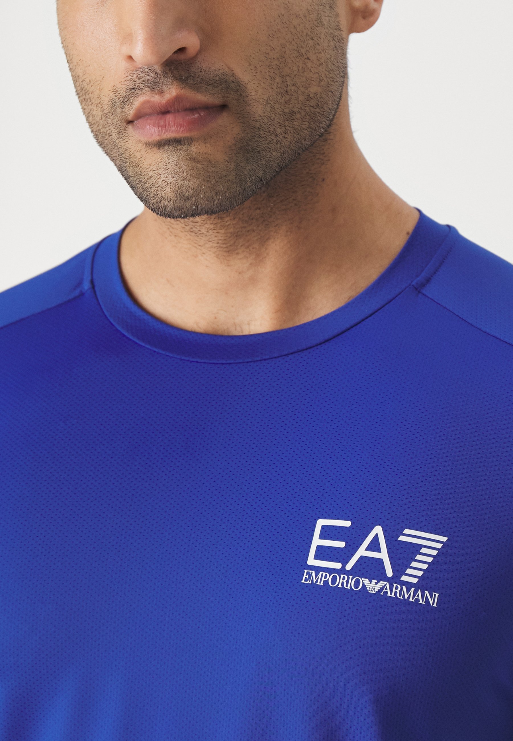 EA7 Emporio Armani Sport-T-Shirt – im Internet surfen