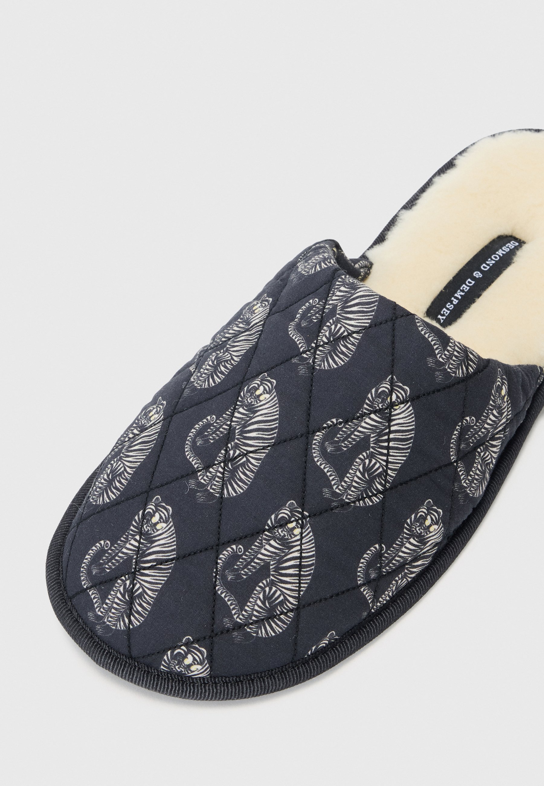 Pantofole Desmond & Dempsey - nero tigre/crema