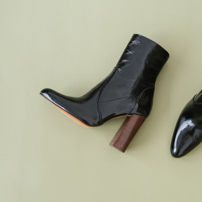 Bottines à talons  en cuir noir brillant