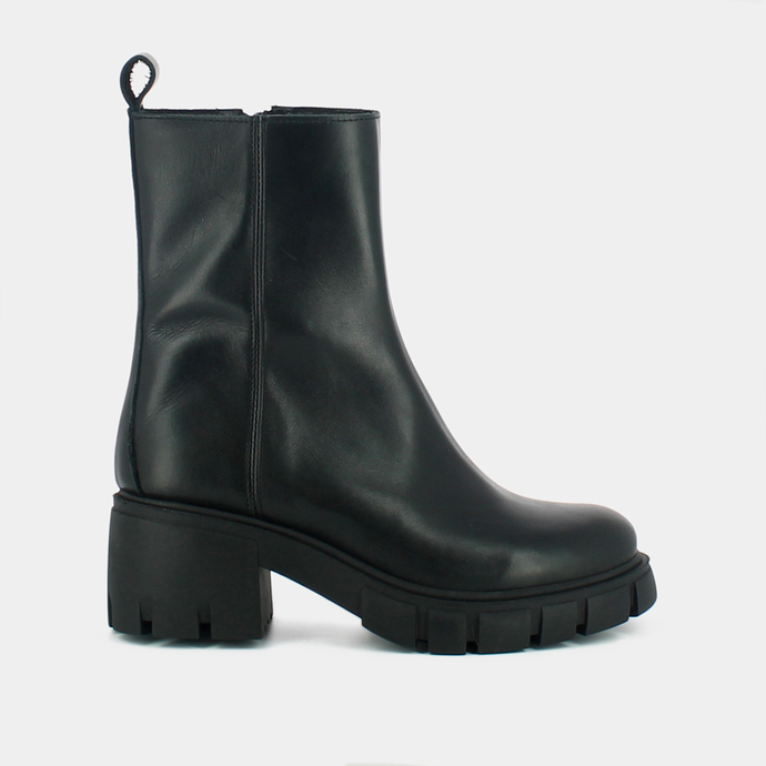 Bottines à talons et semelles crantées  en cuir noir