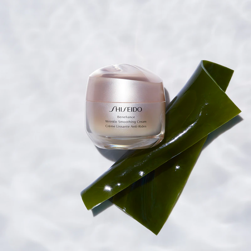 Shiseido Benefiance Wrinkle Smoothing Cream on ryppyjä ehkäisevä päivä- ja yövoide kaikille ihotyypeille.