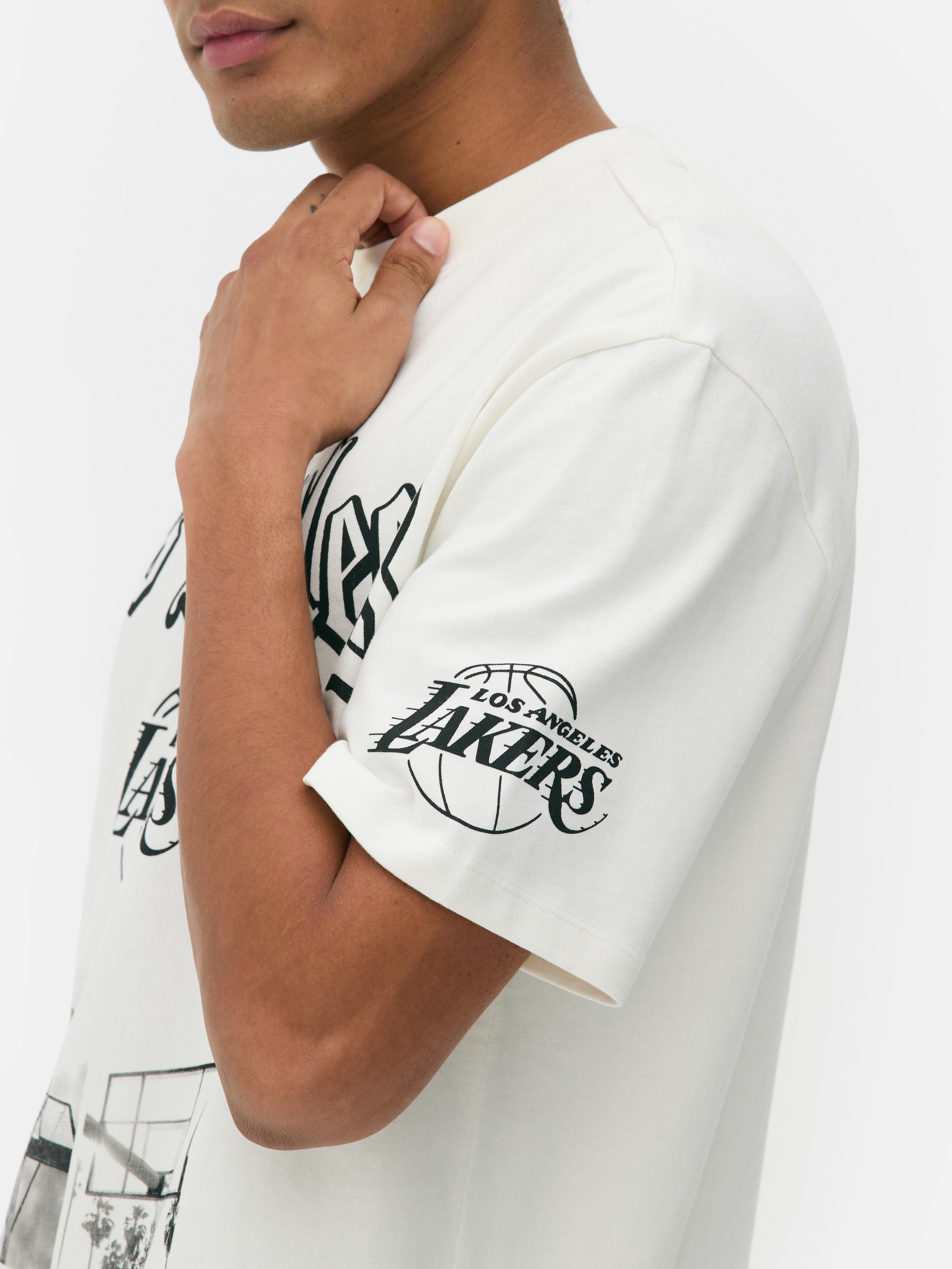 NBA LA Lakers Print-T-Shirt Holen Sie sich dieses sportliche T-Shirt mit Allover-Print der NBA LA Lakers