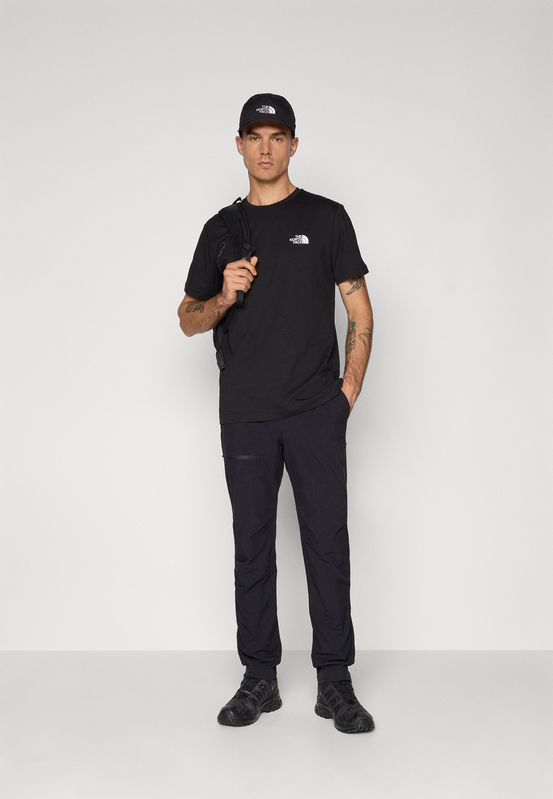 The North Face BOX NSE RAKU HORSE INFILL TEE - T-shirt met print - zwart/kardinaalrood