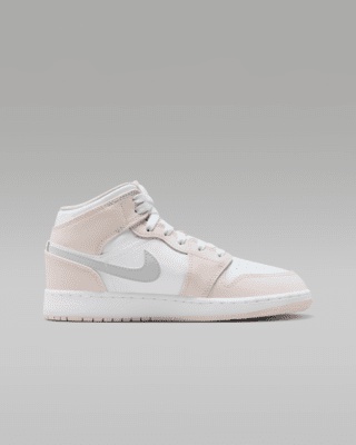Air Jordan 1 Mid Older Kids' Shoes
