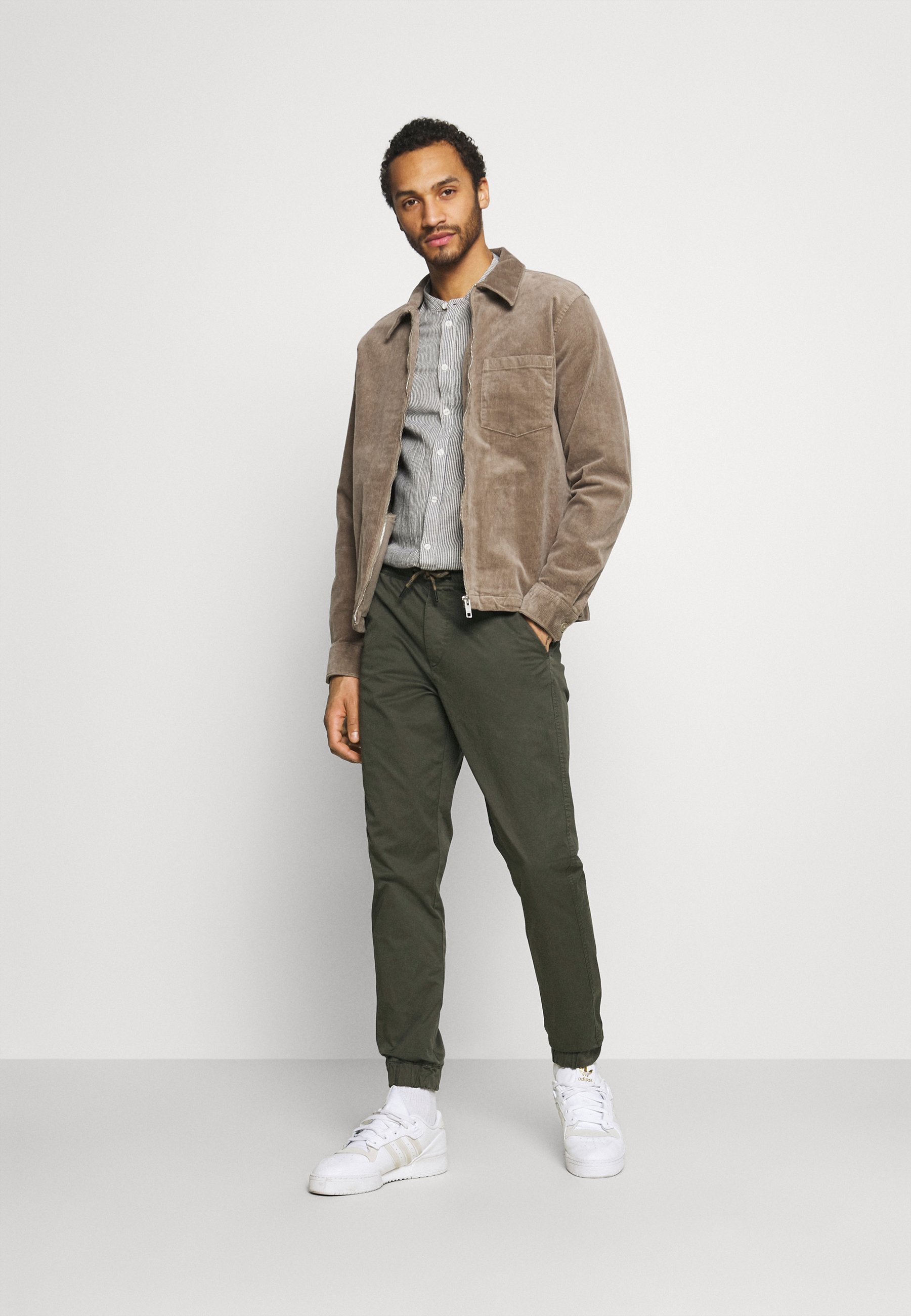 Blend BHNIMBU BAGGY FIT - Nadrág - erdei éjszaka