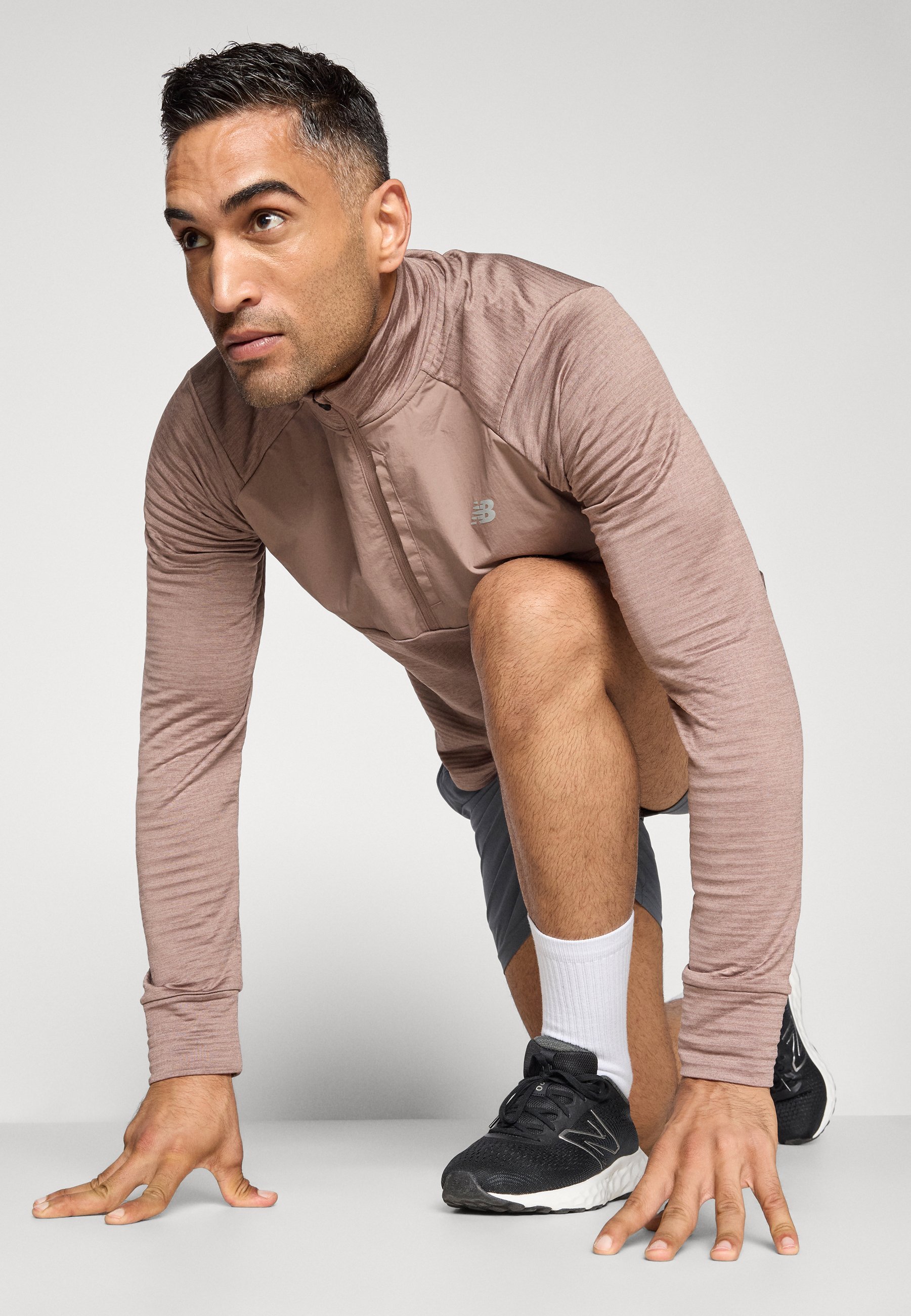 Maglia a maniche lunghe New Balance ATHLETICS GRID 1/2 ZIP - colore grigio terra