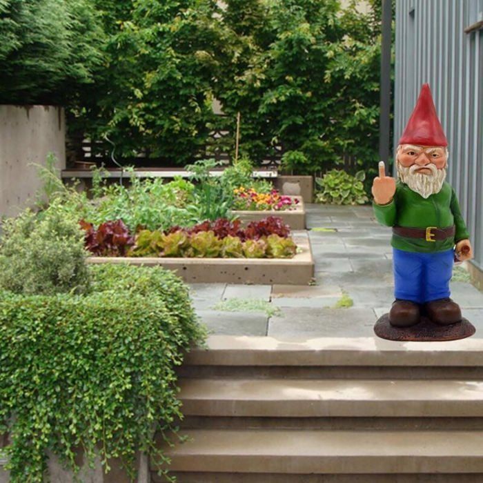 Gnomo de jardín humorístico haciendo un gesto obsceno, decoración divertida para el césped, para uso interior/exterior, idea de decoración navideña.