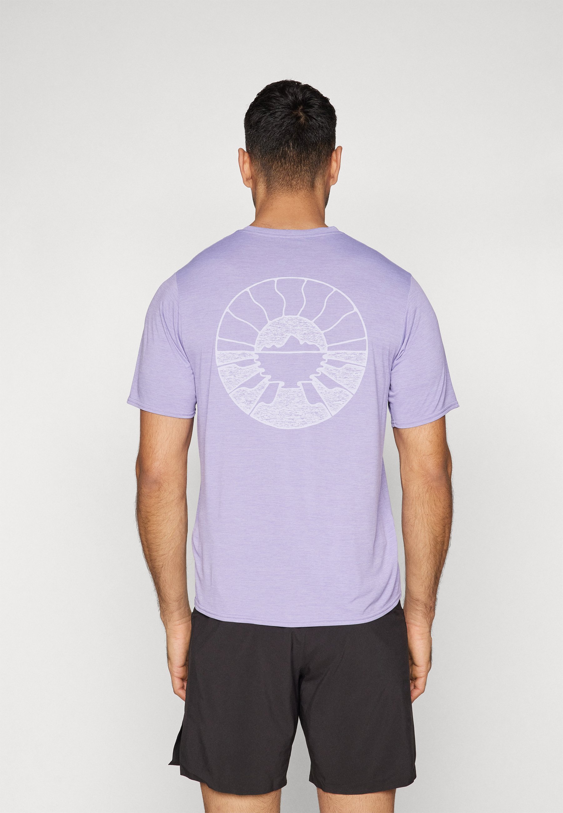 Patagonia CAP COOL DAILY GRAPHIC WATERS - T-shirt de sport - violet béton