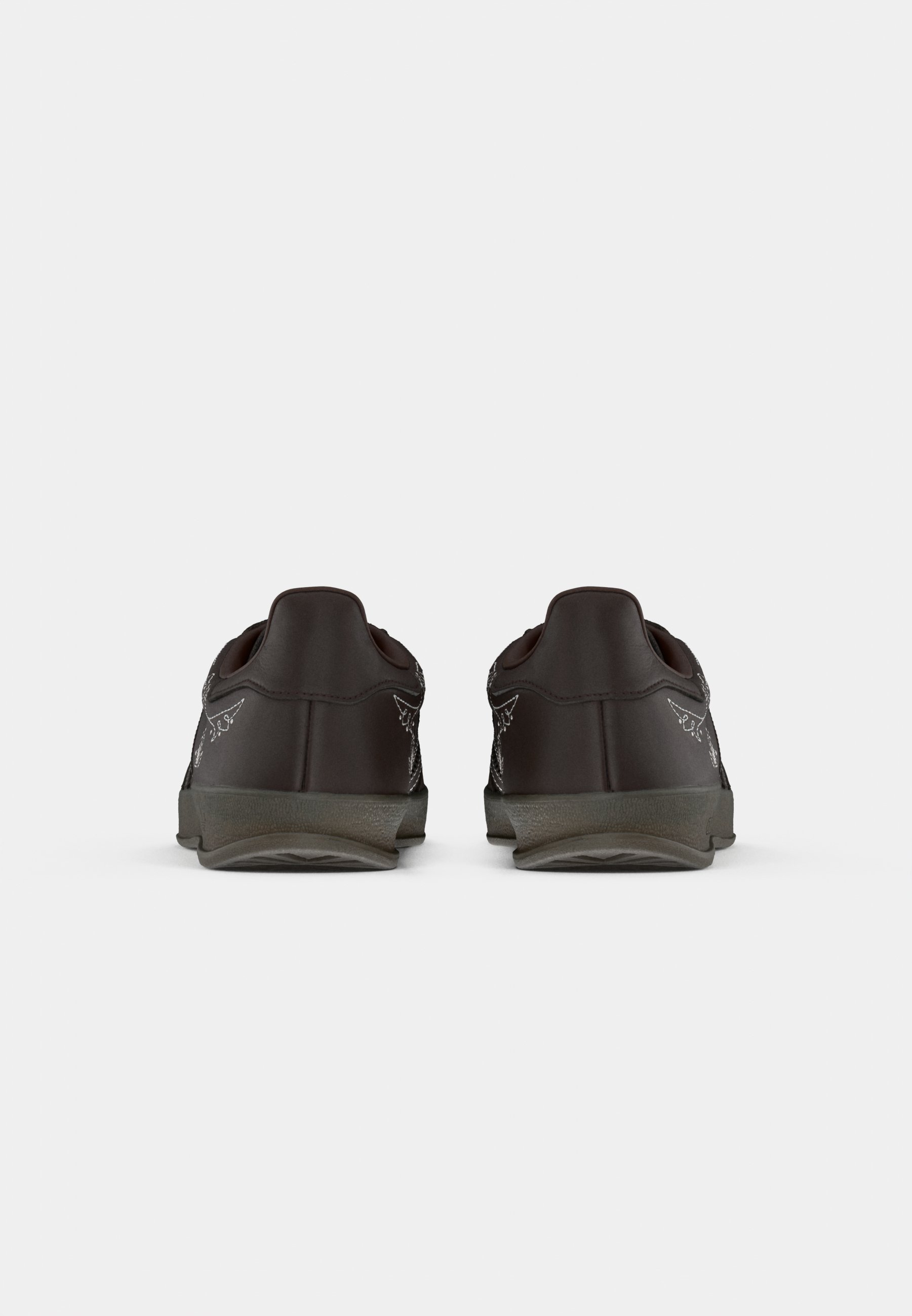 adidas Originalsi madala säärega tossud