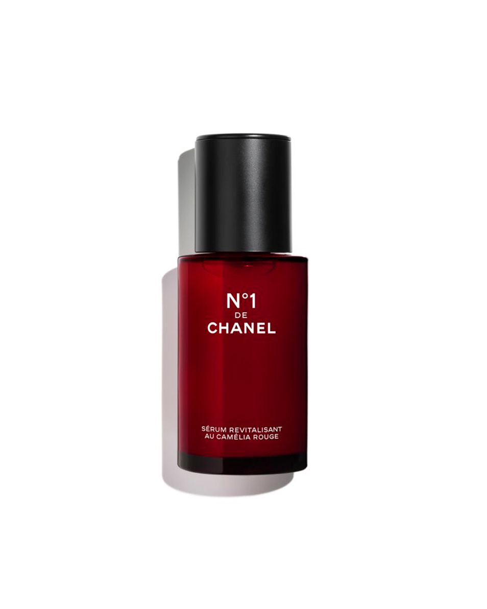 CHANEL N°1 DE CHANEL SÉRUM REVITALIZANT PREVINE ȘI CORECTEAZĂ CELE 5 SEMNE ALE ÎMBĂTRÂNIRII