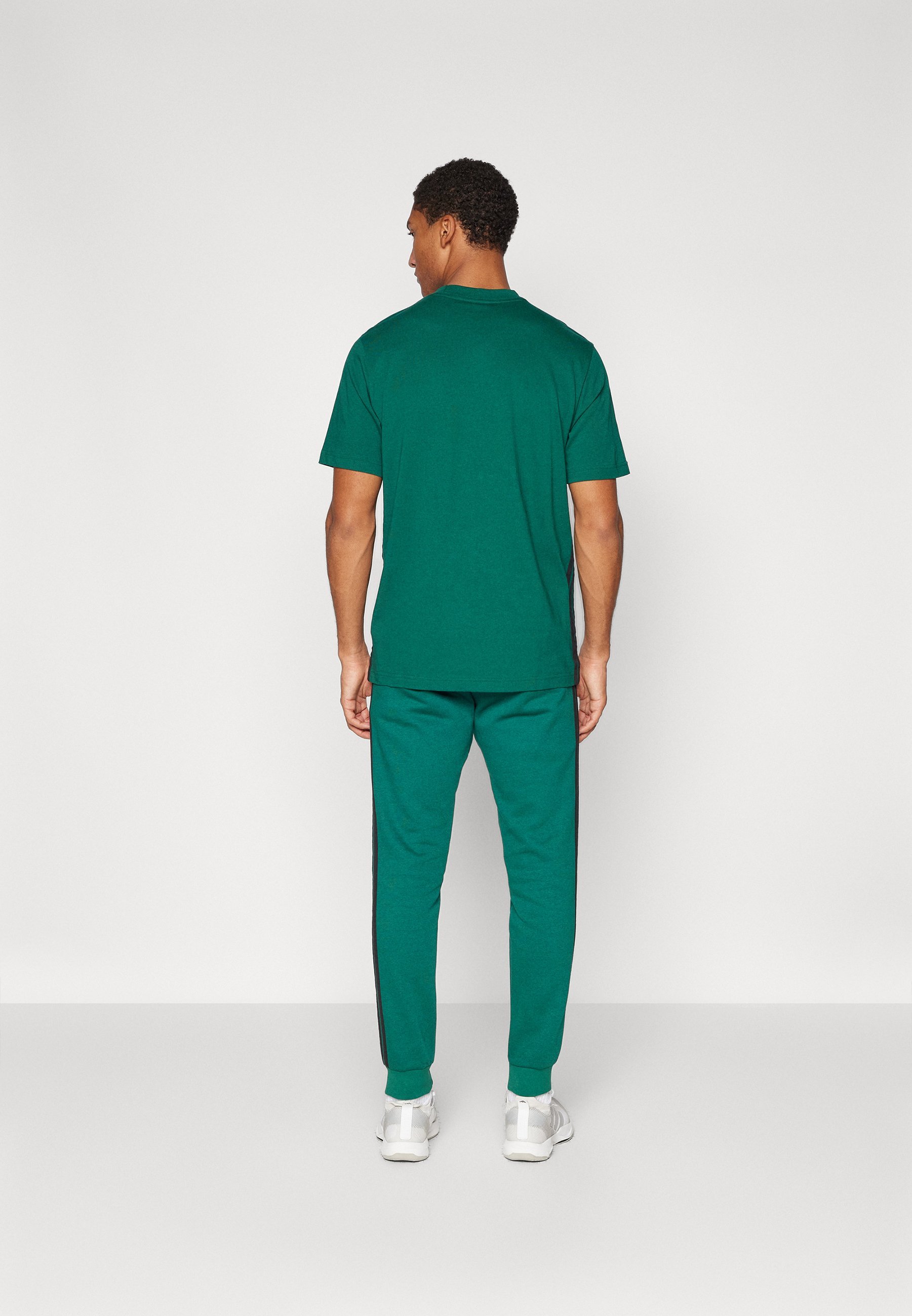 Calça de fato de treino adidas Sportswear - verde universitário/preto