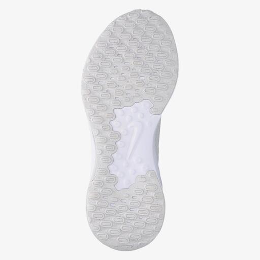  Nike Revolution 7