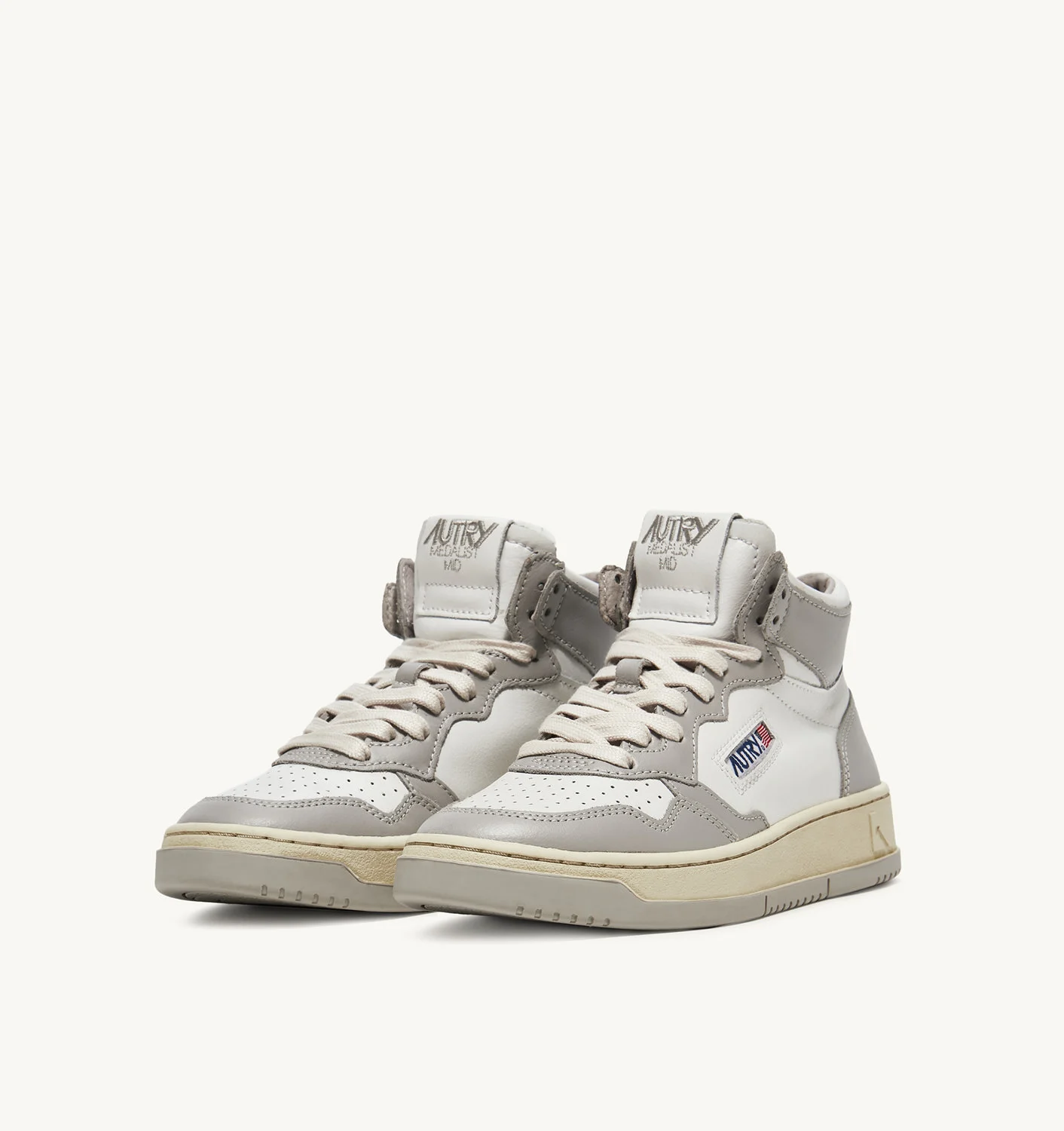 Adidași Medalist Mid din piele în două culori, alb și vapori