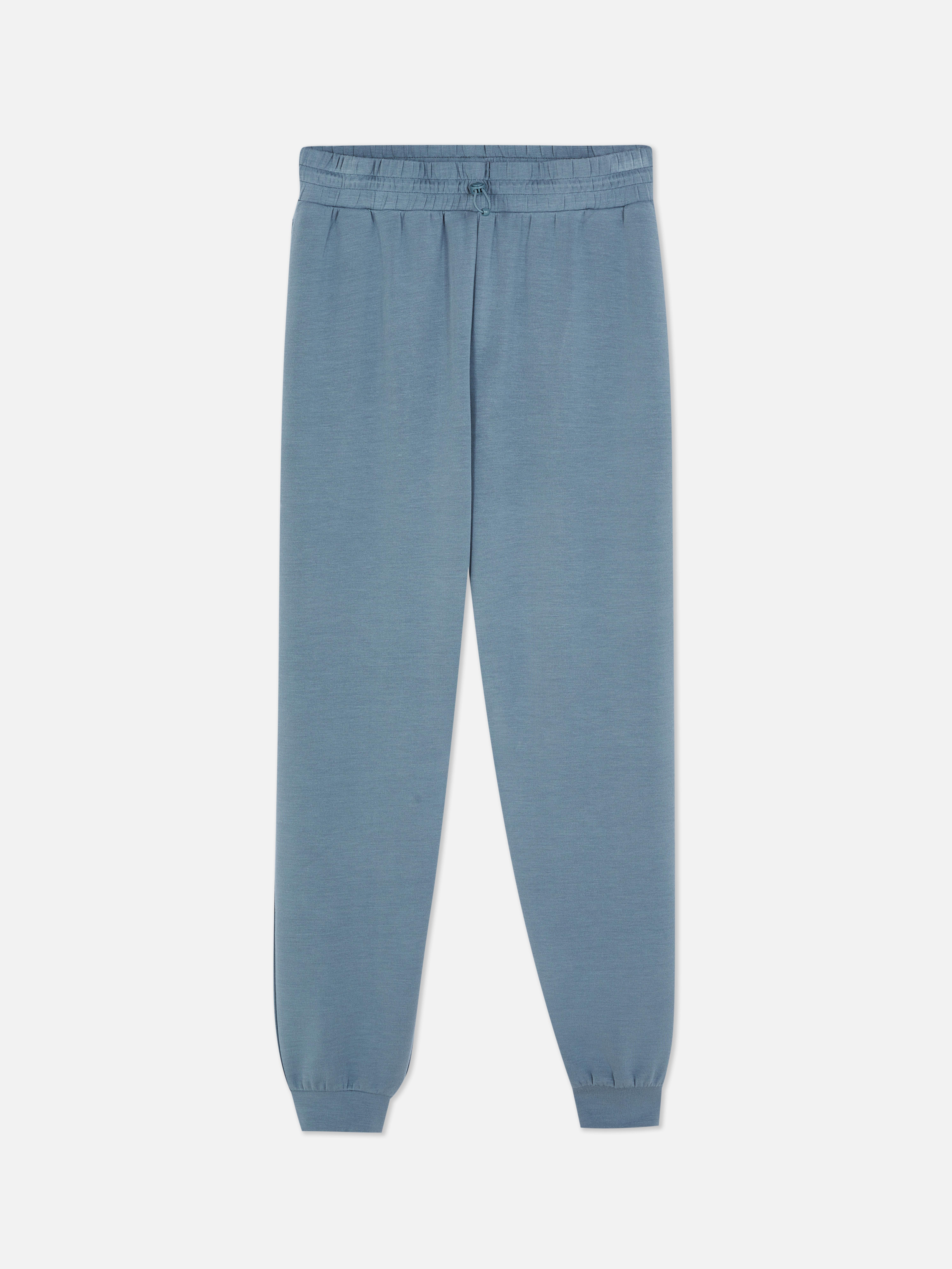 Pantaloni della tuta coordinati con coulisse in vita. Pantaloni morbidi con polsini alle caviglie, vita regolabile e tasche laterali.