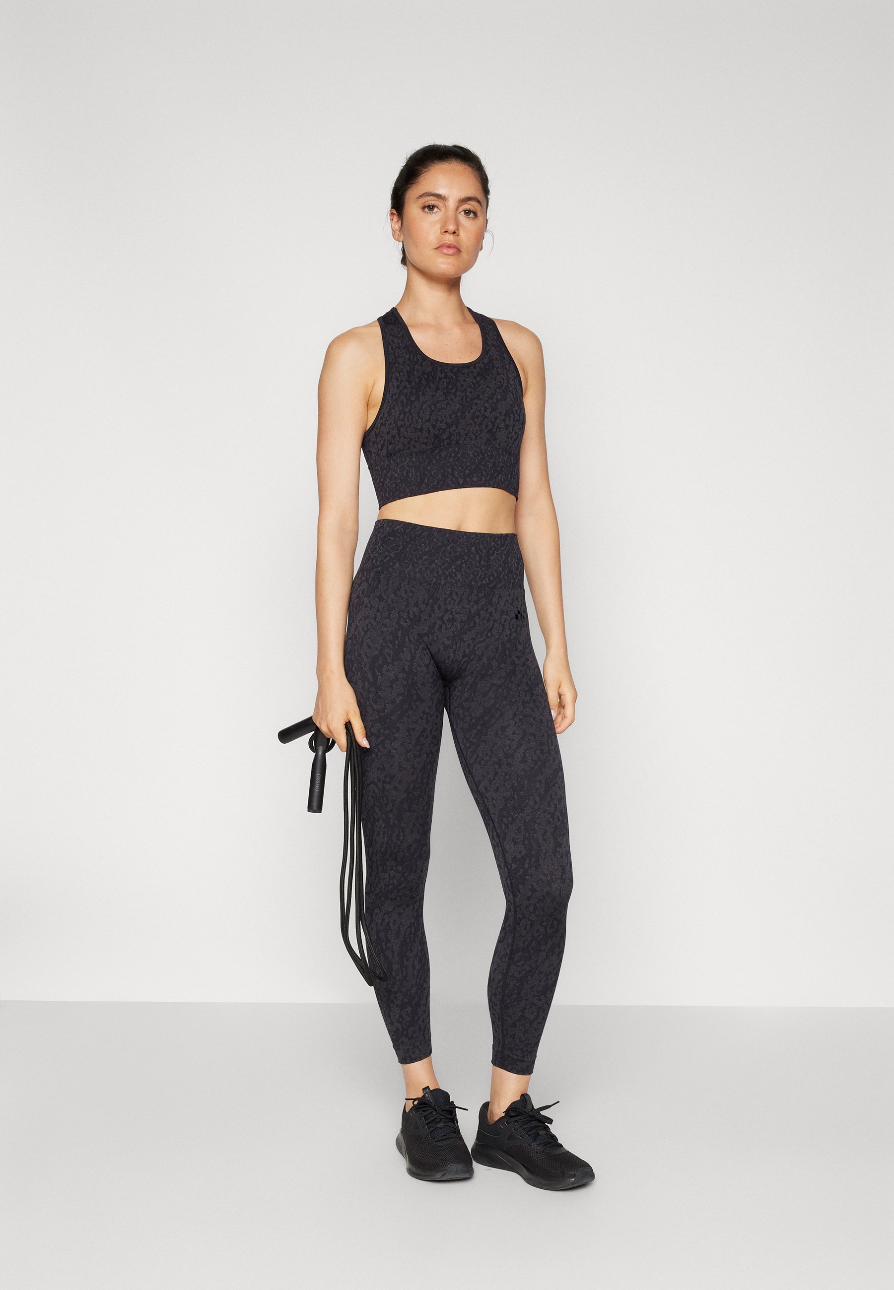 ONLY Play ONPDAISY-2-BETTY SEAM BRA - Sportbeha met gemiddelde ondersteuning - zwart