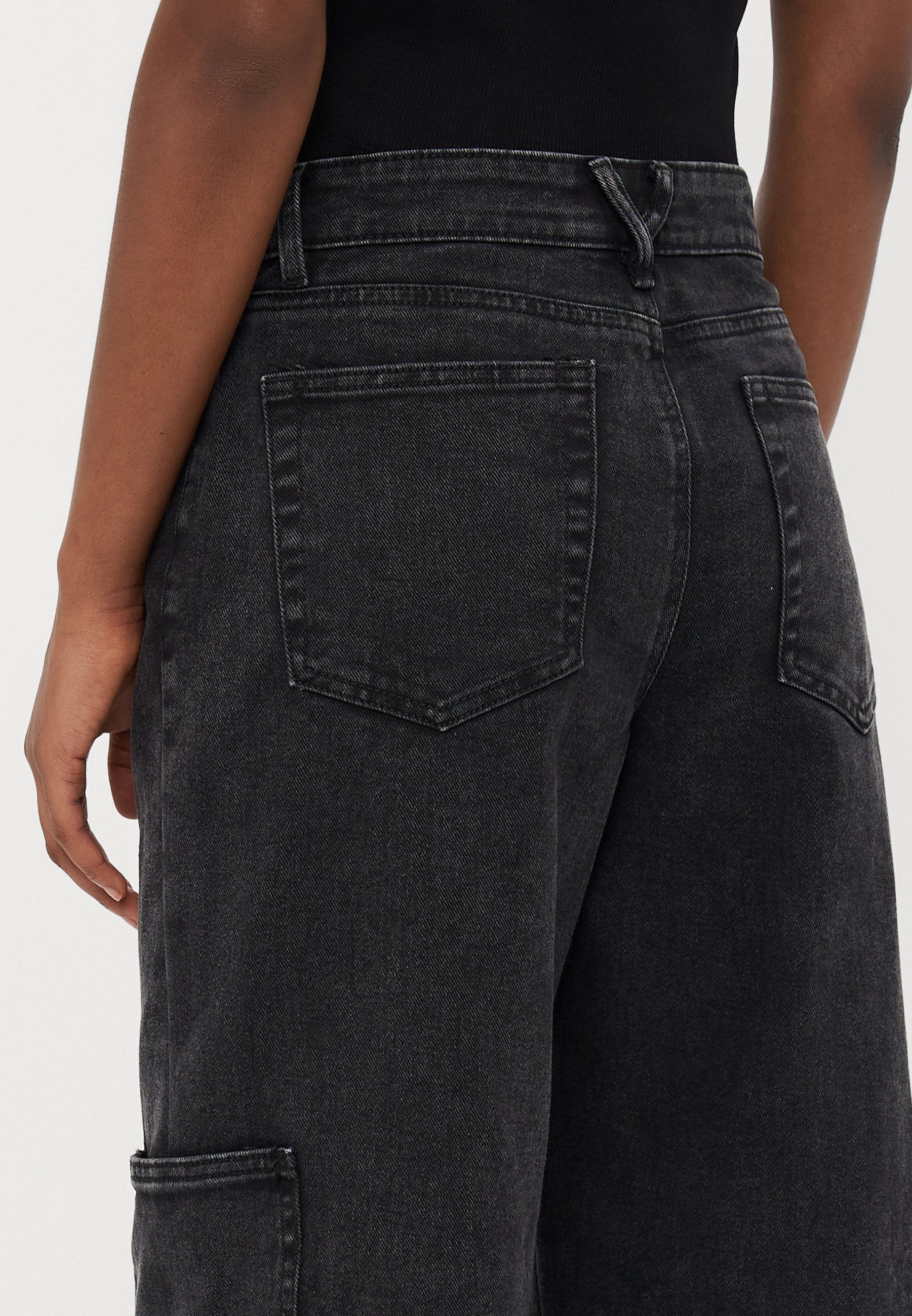 ONLY Petite ONLKIRA CARGO - Wide Leg - washed black