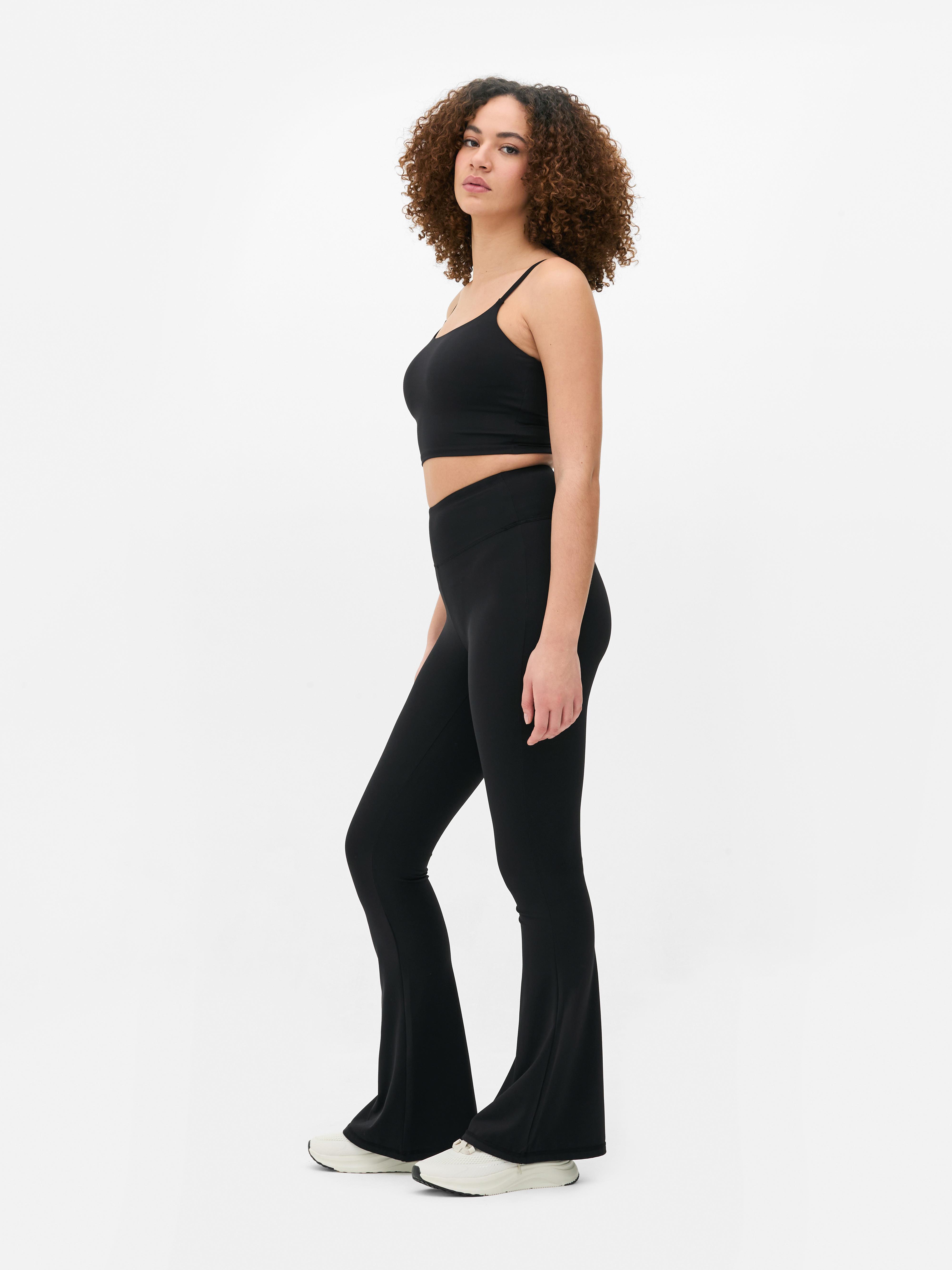 Ultraweiche, ausgestellte Leggings. Ausgestellte Leggings mit breitem Bund und extra Stretch.