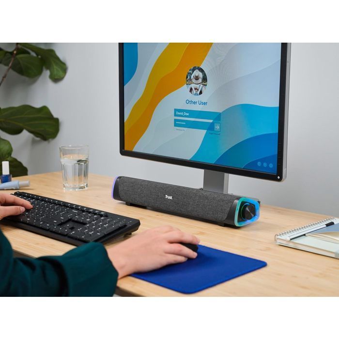 Trust Liro Barre de Son PC 12W, Enceinte PC avec Éclairage LED RGB, Connexion 3.5mm, Alimentation USB, Haut Parleur Compact, Noir