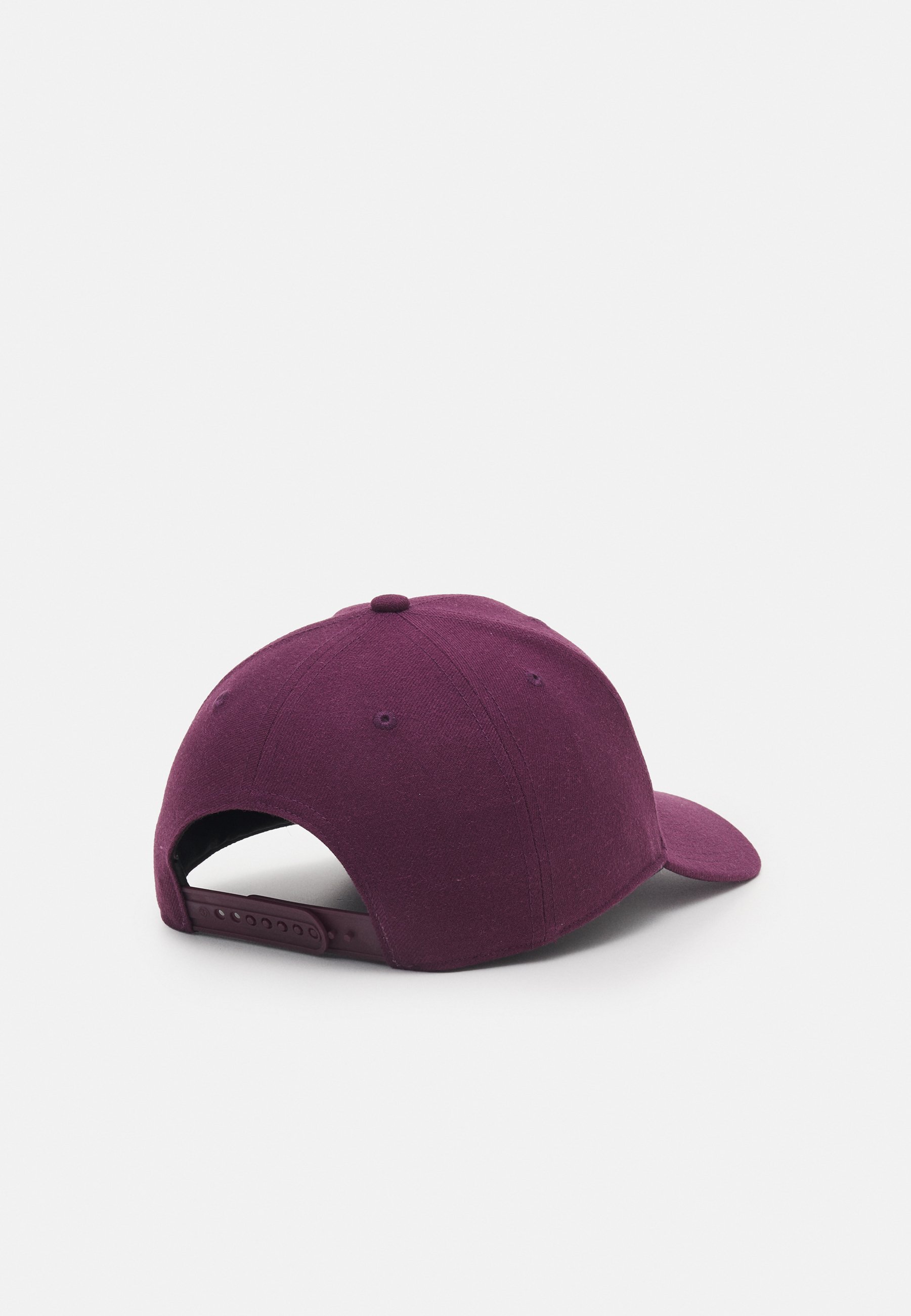 '47 Caps