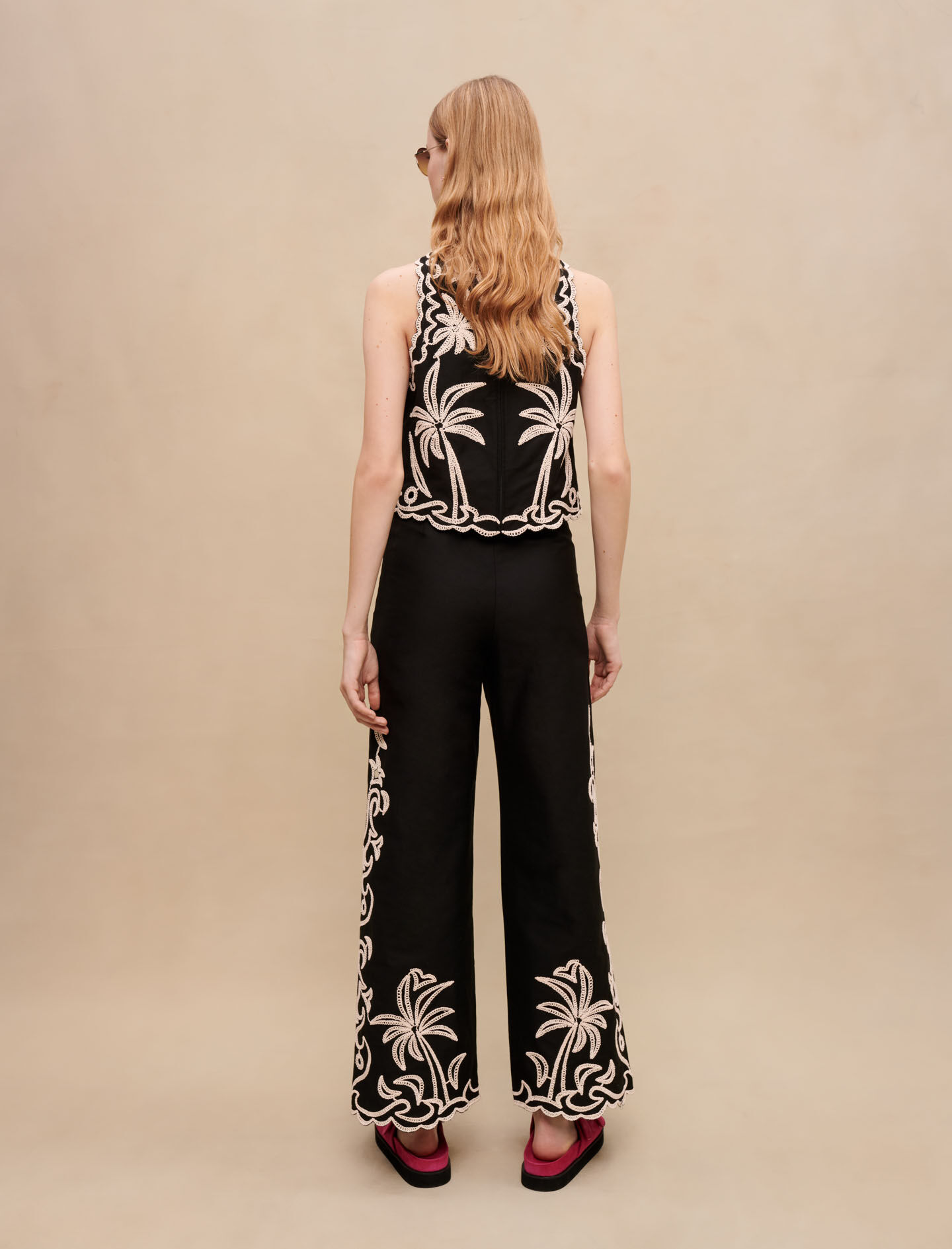 Top scurt brodat - Negru