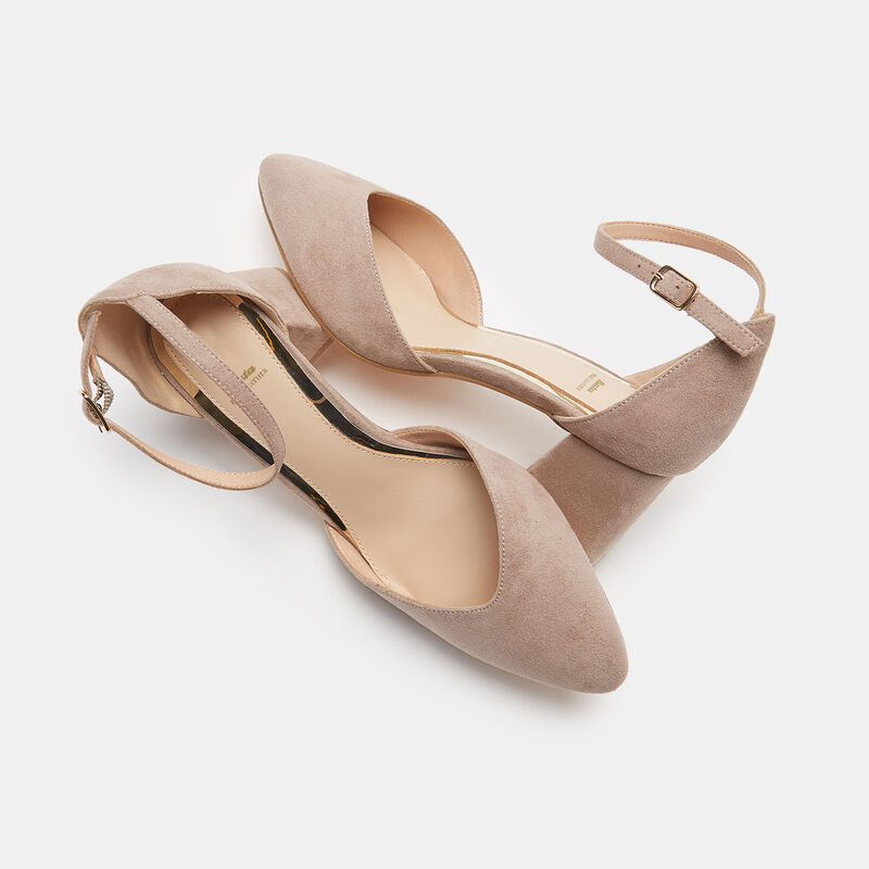 Pumps mit breitem Absatz und Riemen