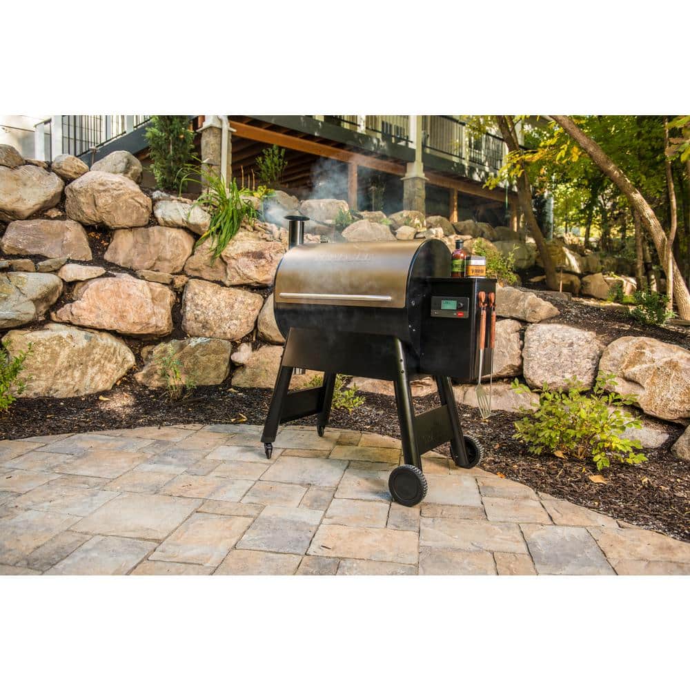 Pro 780 Wifi pellet grill és füstölő bronz színben