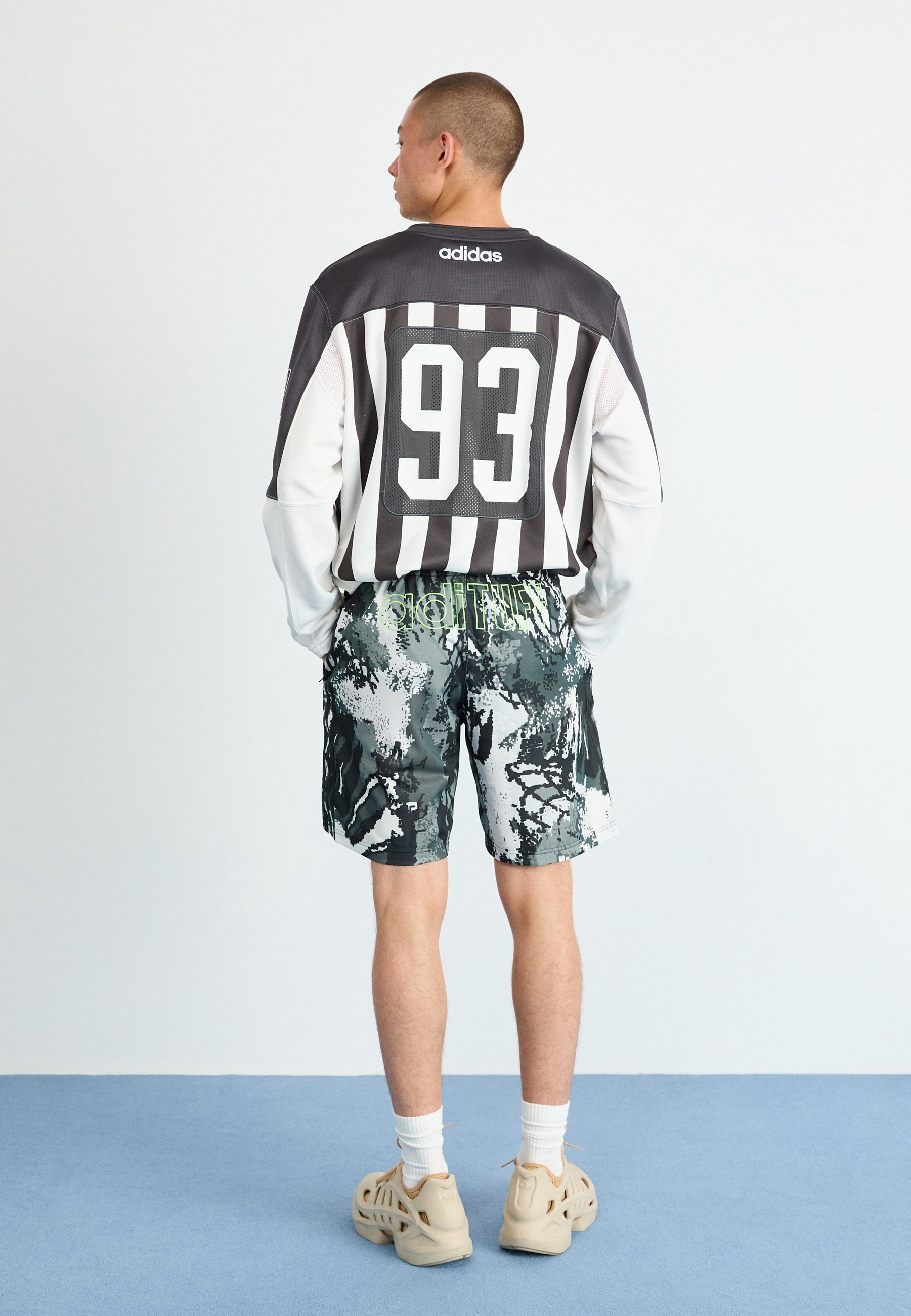 Ležérne šortky adidas Originals