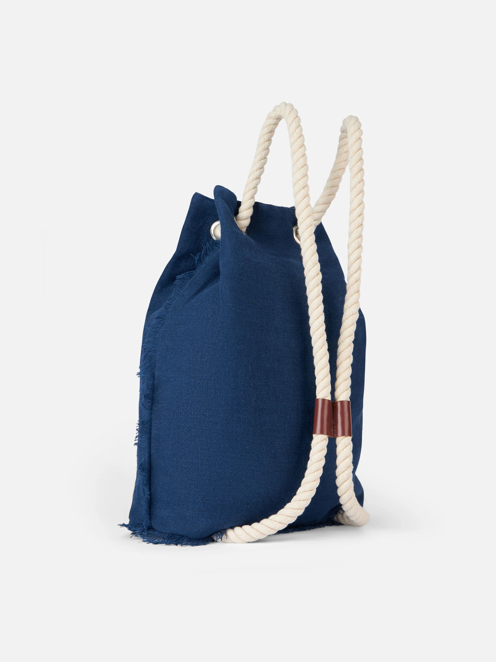 Blauwe linnen bootrugzak | Hoogwaardig linnen | Rustieke elegantie met houten koorden en leren details | Geborduurd logo | MC2 Saint Barth