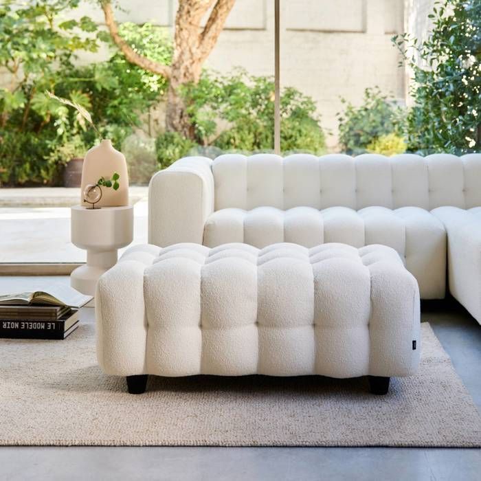 Pouf. Modulo per divano. Poggiapiedi per divano angolare a 3 posti in tessuto bouclé testurizzato color crema, L 115 x P 70 x H 48 cm - Leon