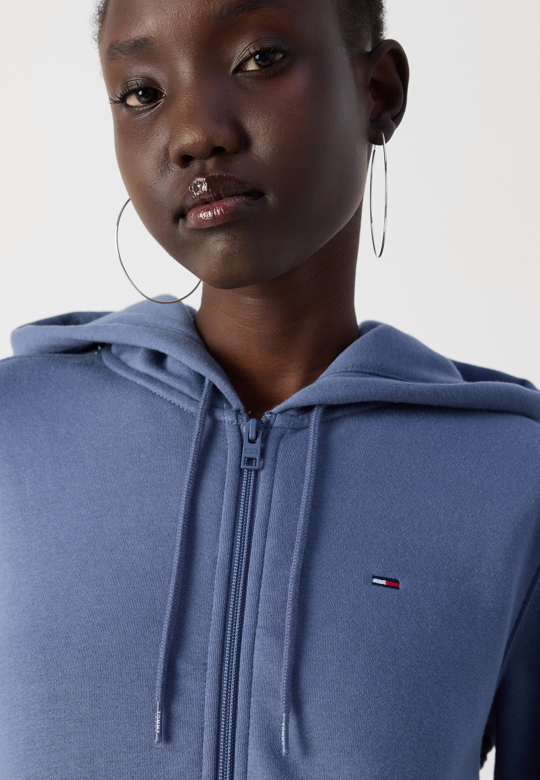 Felpa Tommy Jeans FLAG ZIP - con zip - blue moment