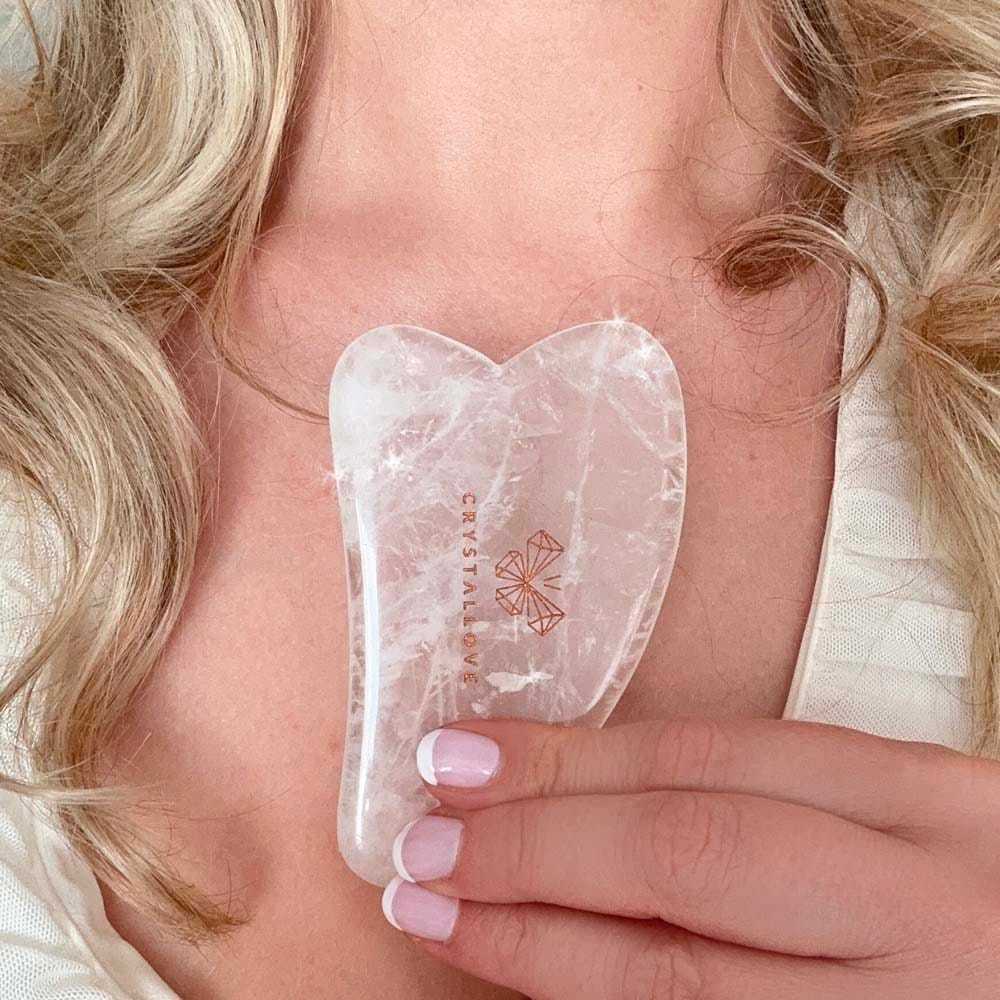 Crystallove Gua Sha veido masažuoklis, pagamintas iš skaidraus kvarco – 1 vnt.