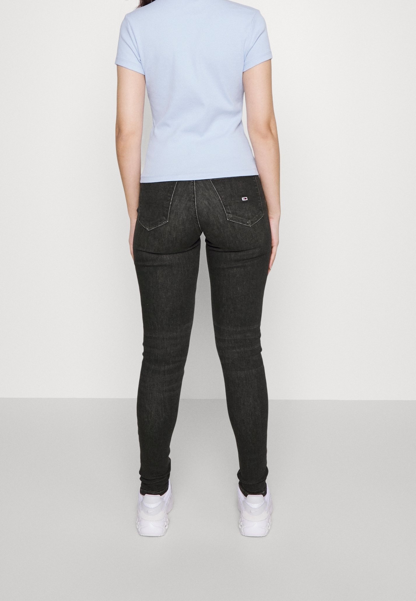 Tommy Jeans Skinny Fit - schwarzer Denim