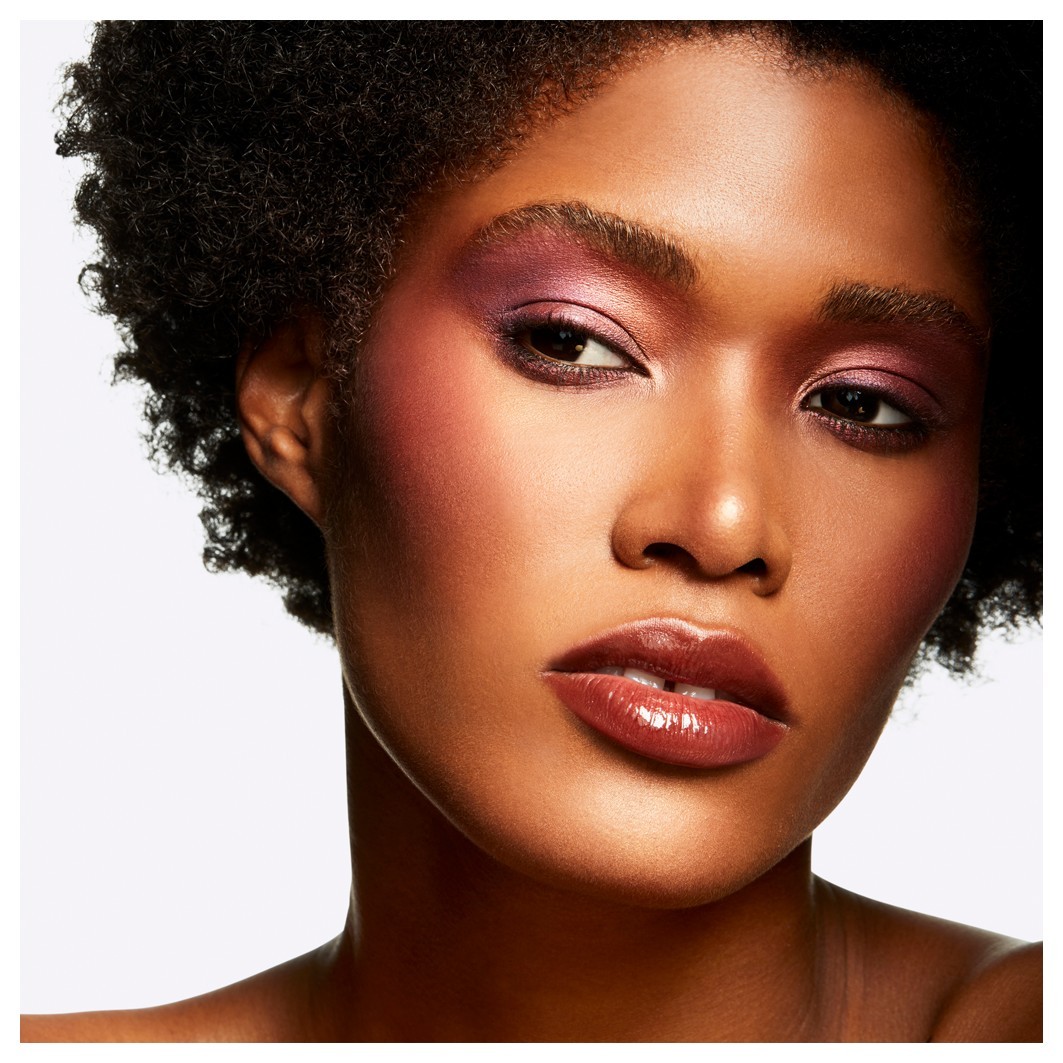 MAC rumenilo Extra Dimension Rouge - 4 g