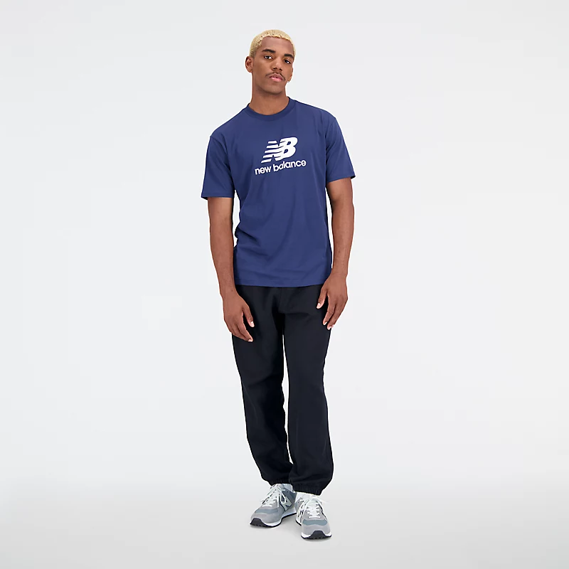 Essentials Herren-T-Shirt mit gestapeltem Logo, Kurzarm, aus Baumwolljersey – NB NAVY