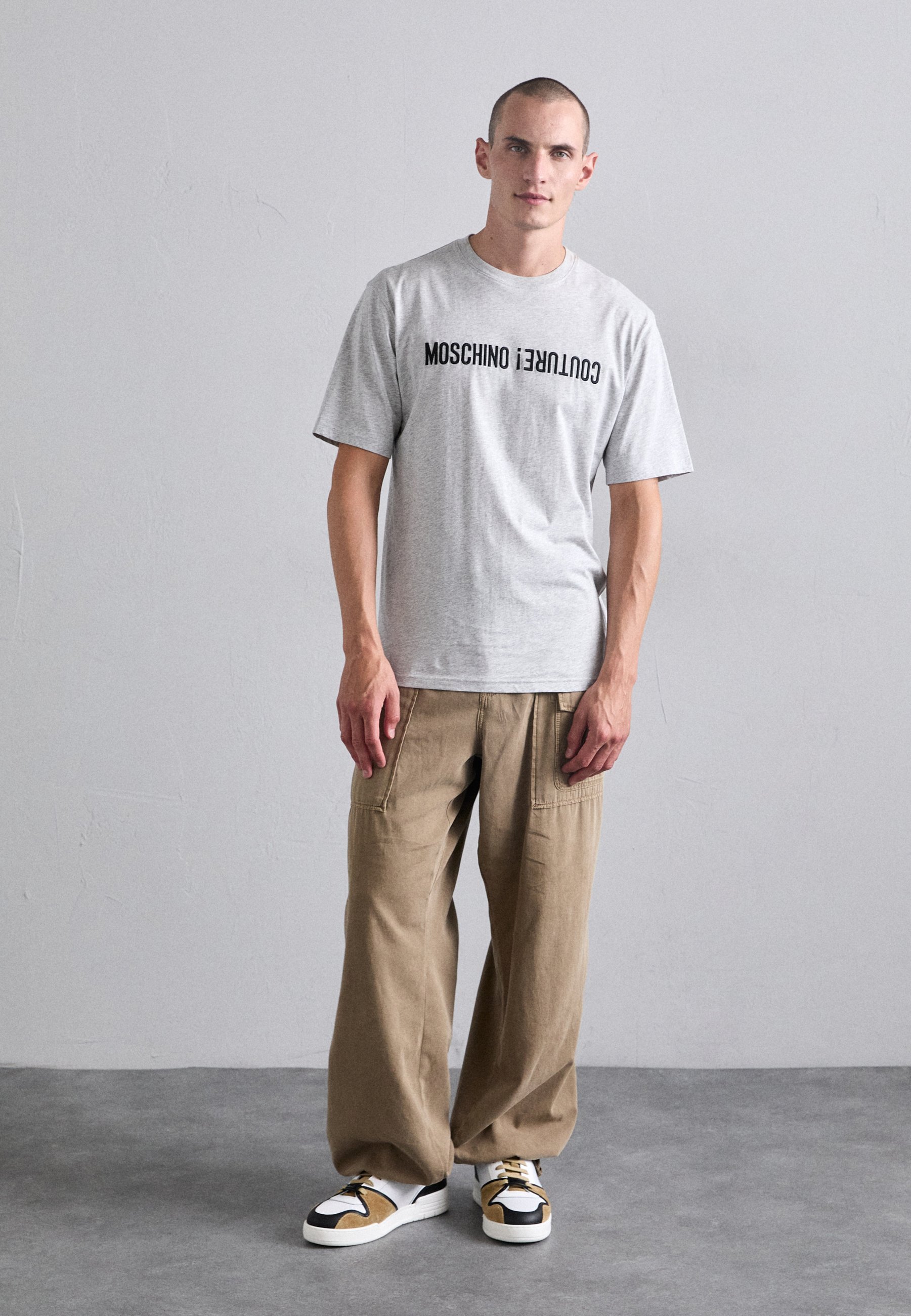 Tênis MOSCHINO - branco/preto/bege