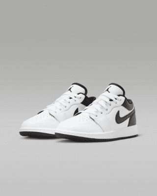Air Jordan 1 Low Older Kids' Shoes