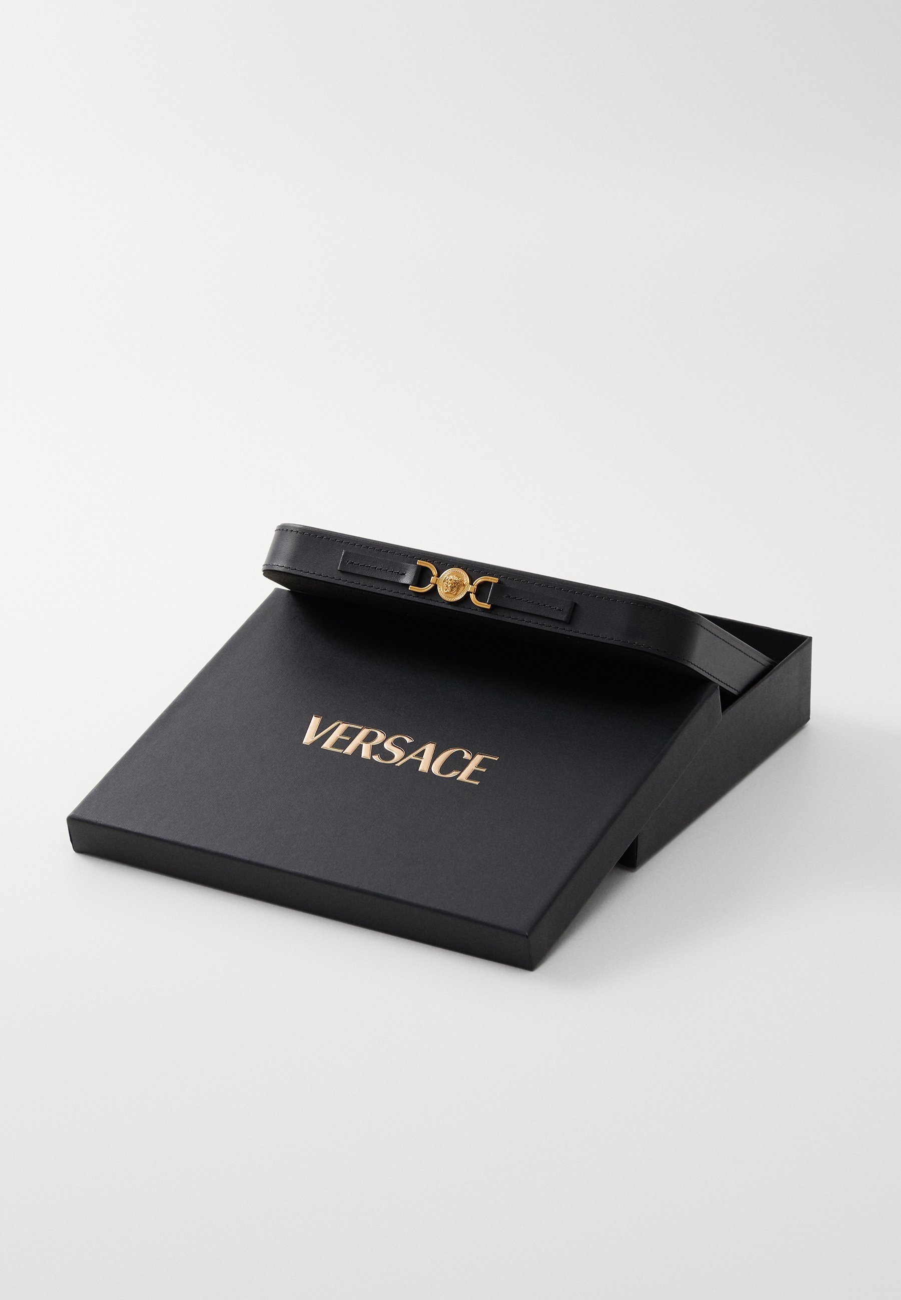 Kuchyně a stůl Versace