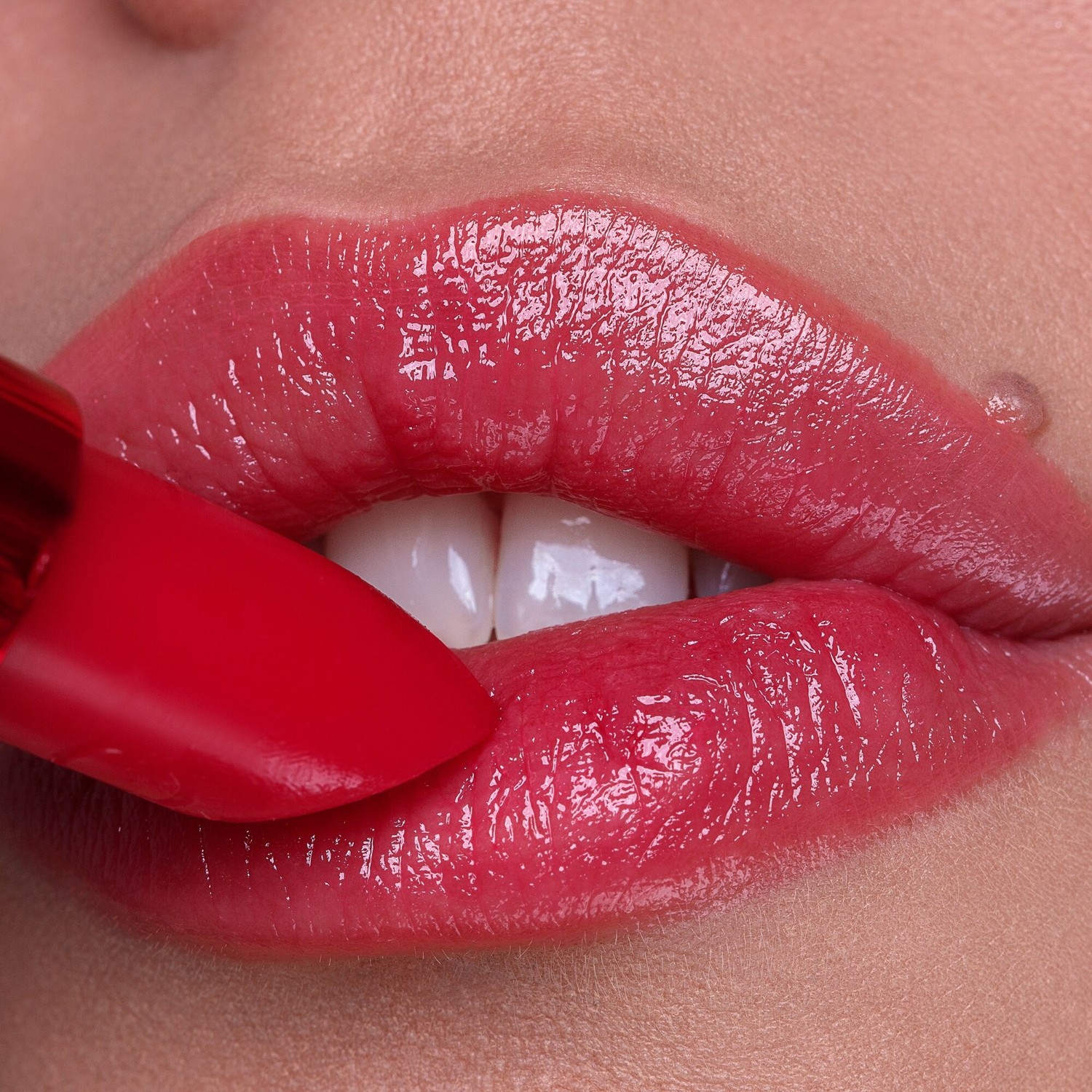 Catrice Wild Hibiscus Glow Lip Balm baume à lèvres 010 Hawaiian Blossom Glow
