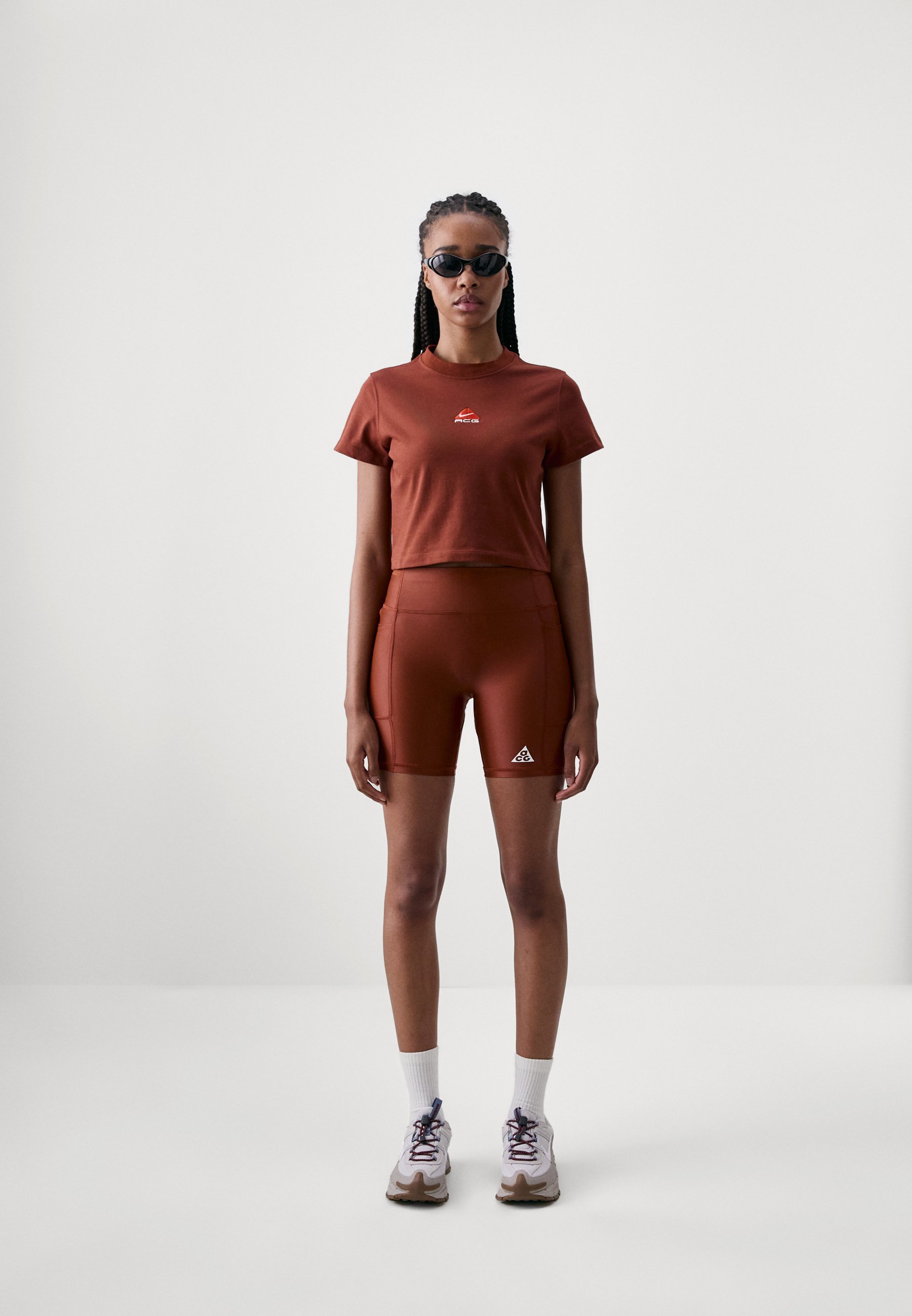 Nike ACG BABY LUNGS - Basic T-shirt - kaneel/pikante rood/summit wit