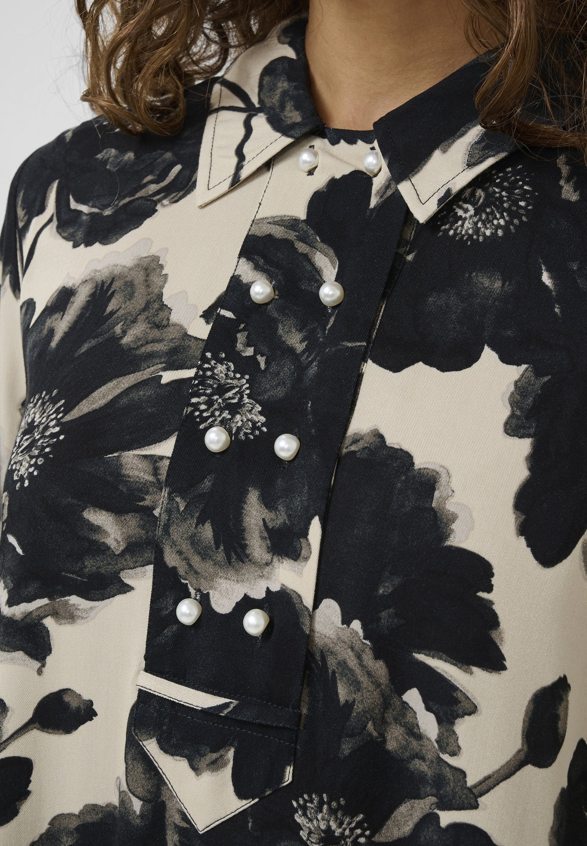Cultura RACHEL ELITHA - Abito a camicia - fiore nero/bianco sporco