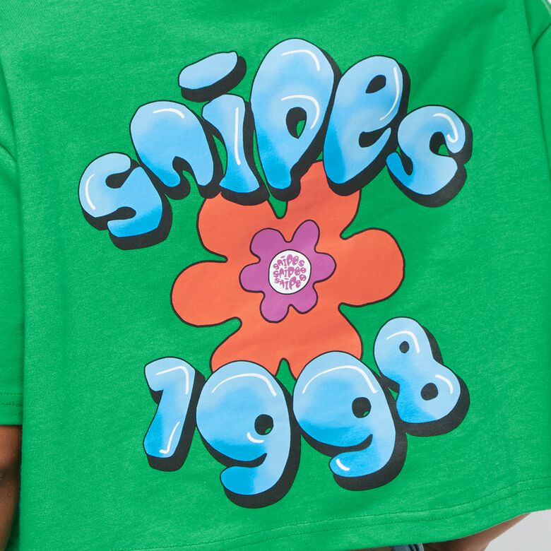 Camiseta corta extragrande con estampado floral
