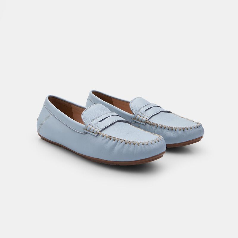 Mocassini w pokoju Donna Bata