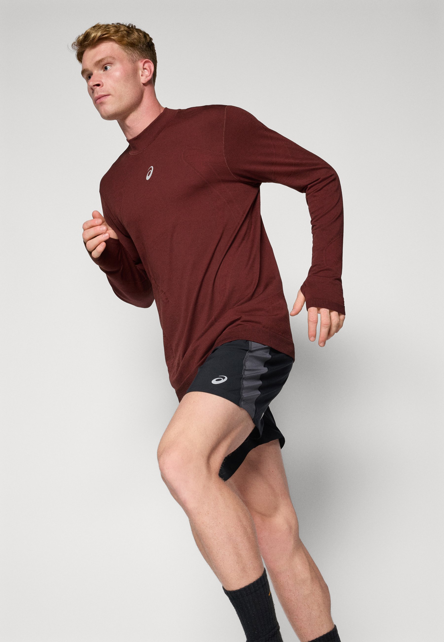 Maglia a maniche lunghe ASICS ROAD WINTER SEAMLESS TOP - Rosso scuro planet